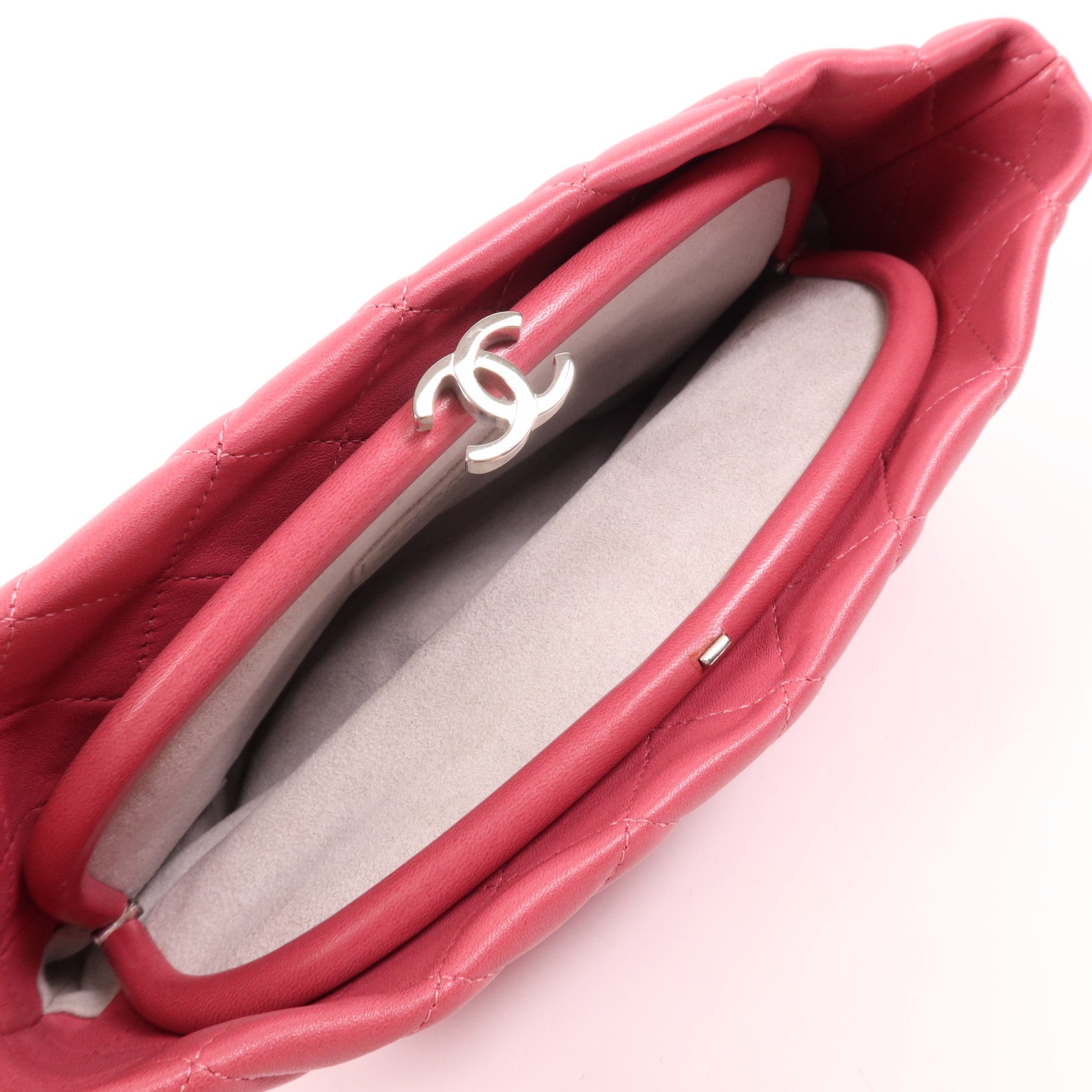 CHANEL 羊皮皮革Pouch銀扣手拿包