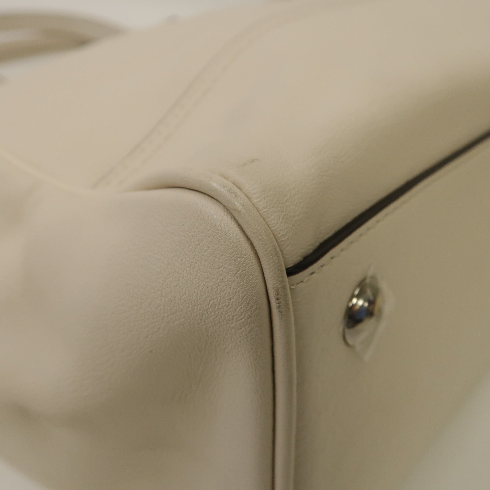 COACH 牛皮皮革Handbag銀扣手挽袋白色