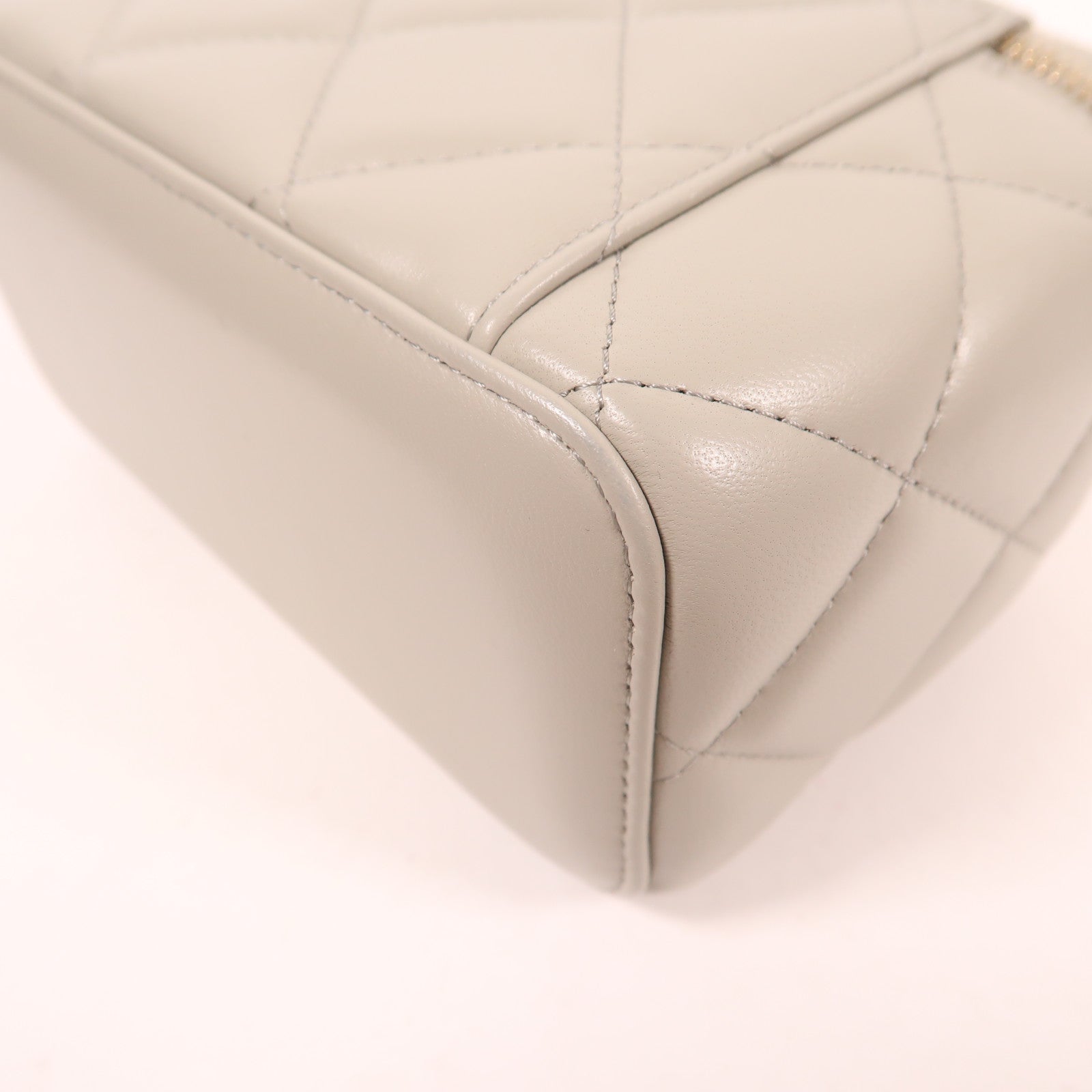 CHANEL【激減優惠】 羊皮皮革Vanity Case金扣鏈帶肩背袋