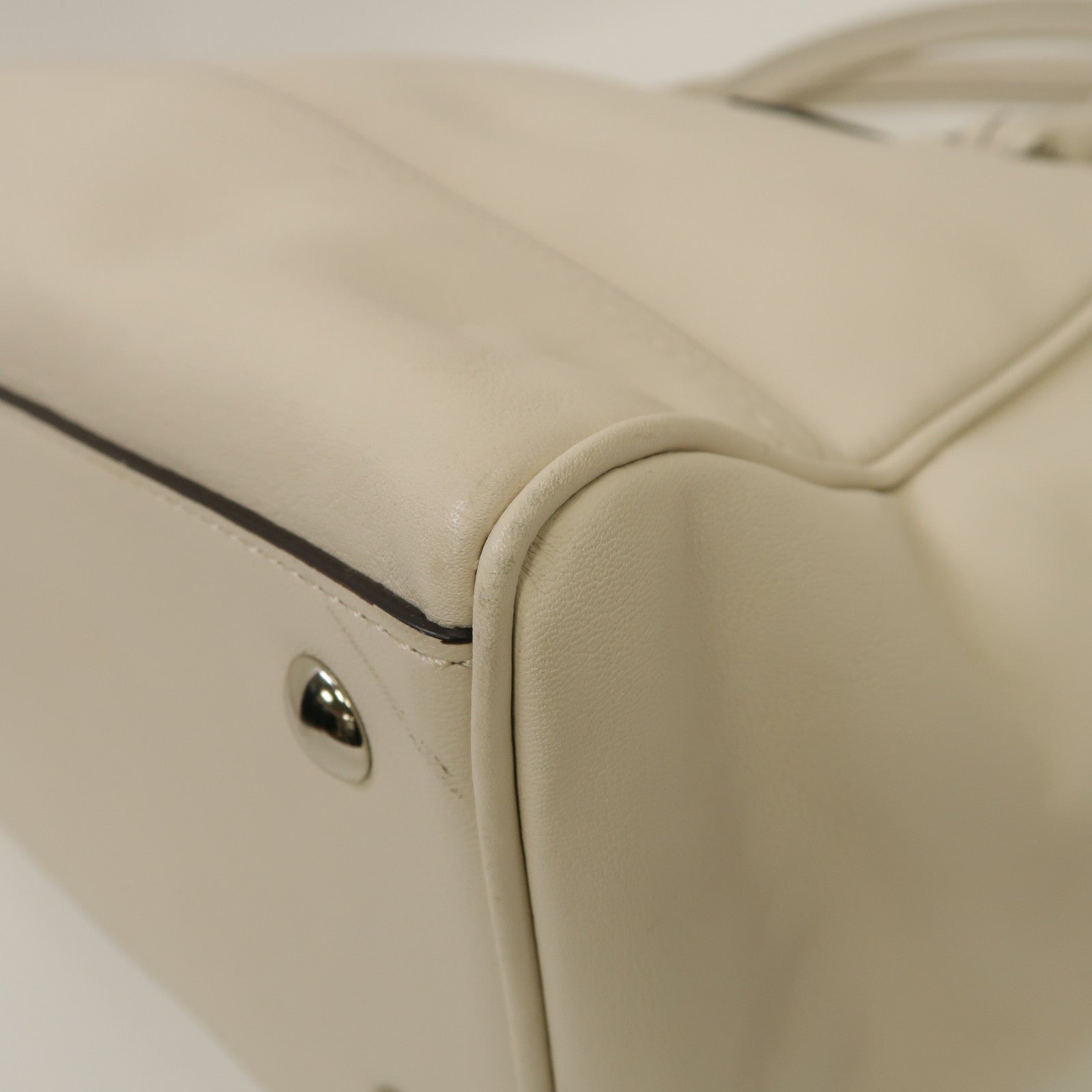 COACH 牛皮皮革Handbag銀扣手挽袋白色