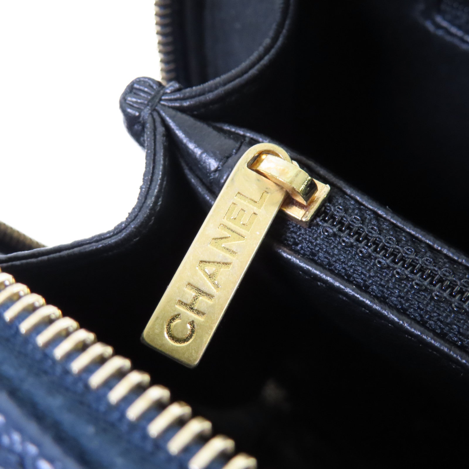 CHANEL 菱格Caviar皮革Vanity Case Chain Shoulder Bag金扣鏈帶手挽肩背兩用袋寶藍色/黑色