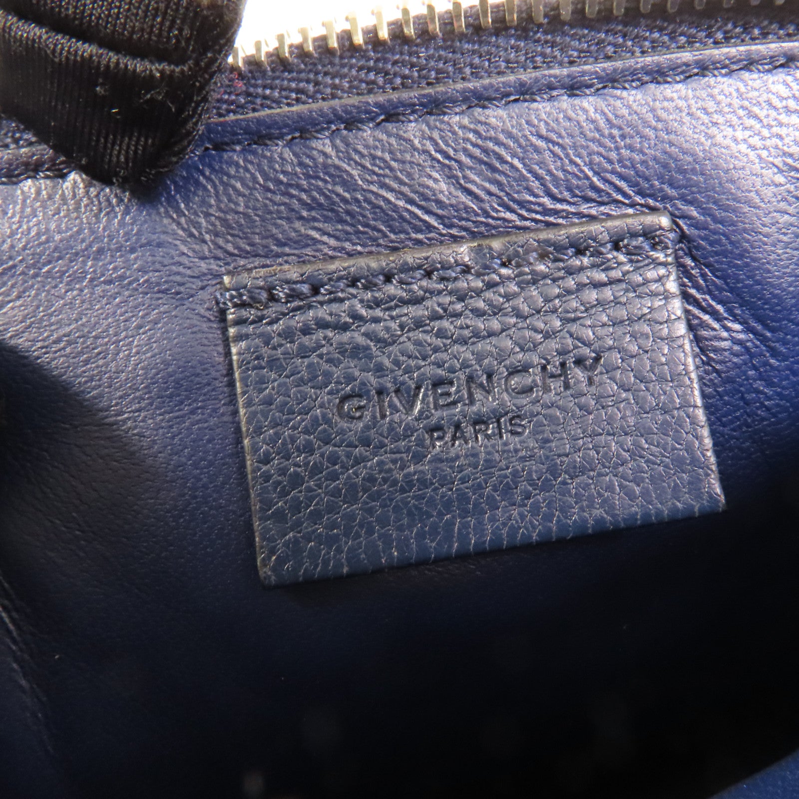 GIVENCHY 牛皮皮革Clutch Bag銀扣肩背袋
