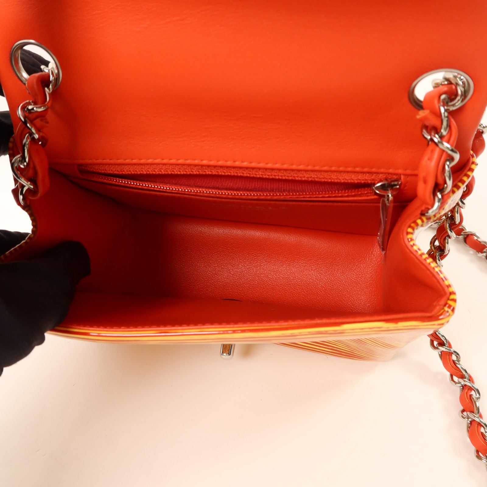 CHANEL 漆皮皮革Mini Classic 17銀扣鏈帶肩背袋
