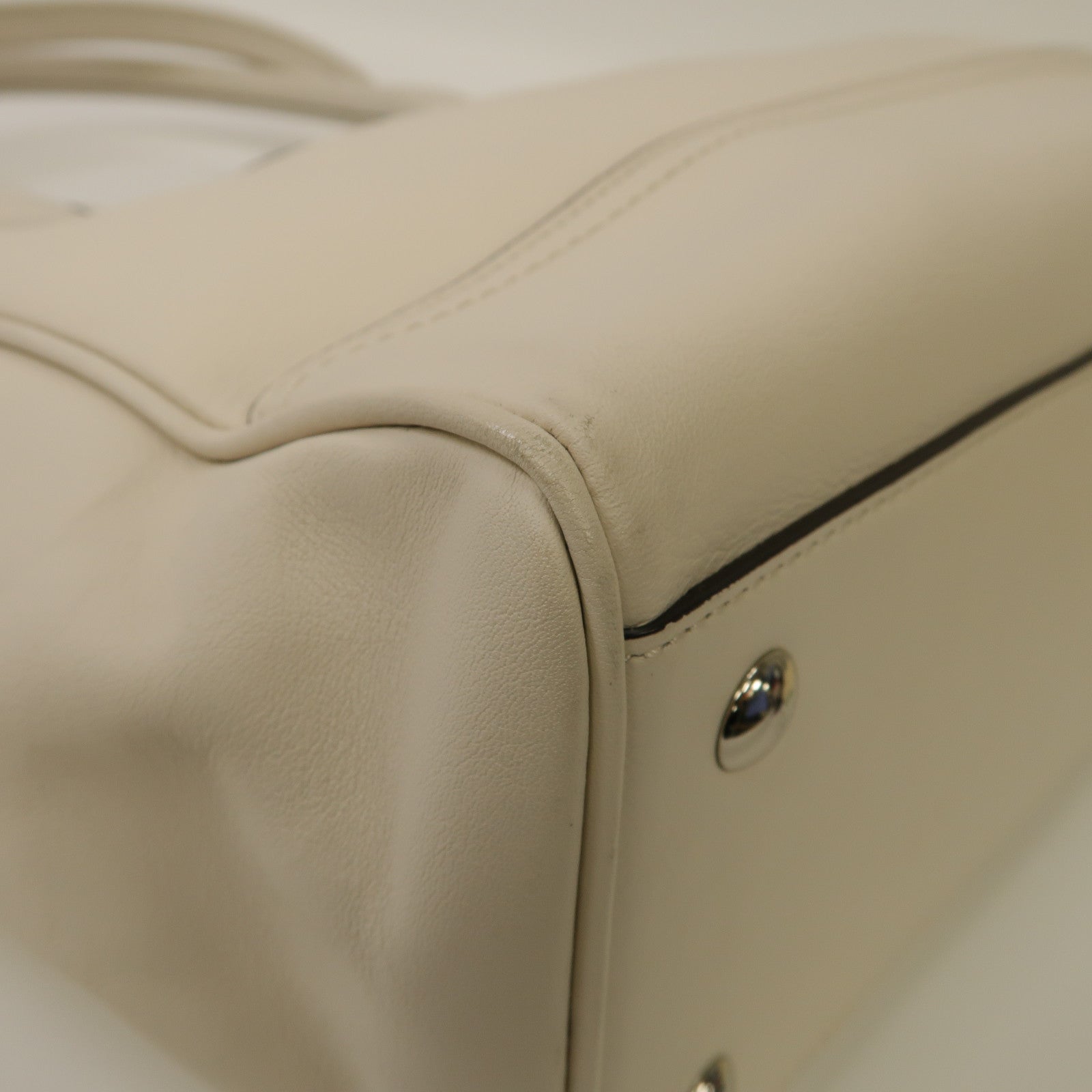 COACH 牛皮皮革Handbag銀扣手挽袋白色