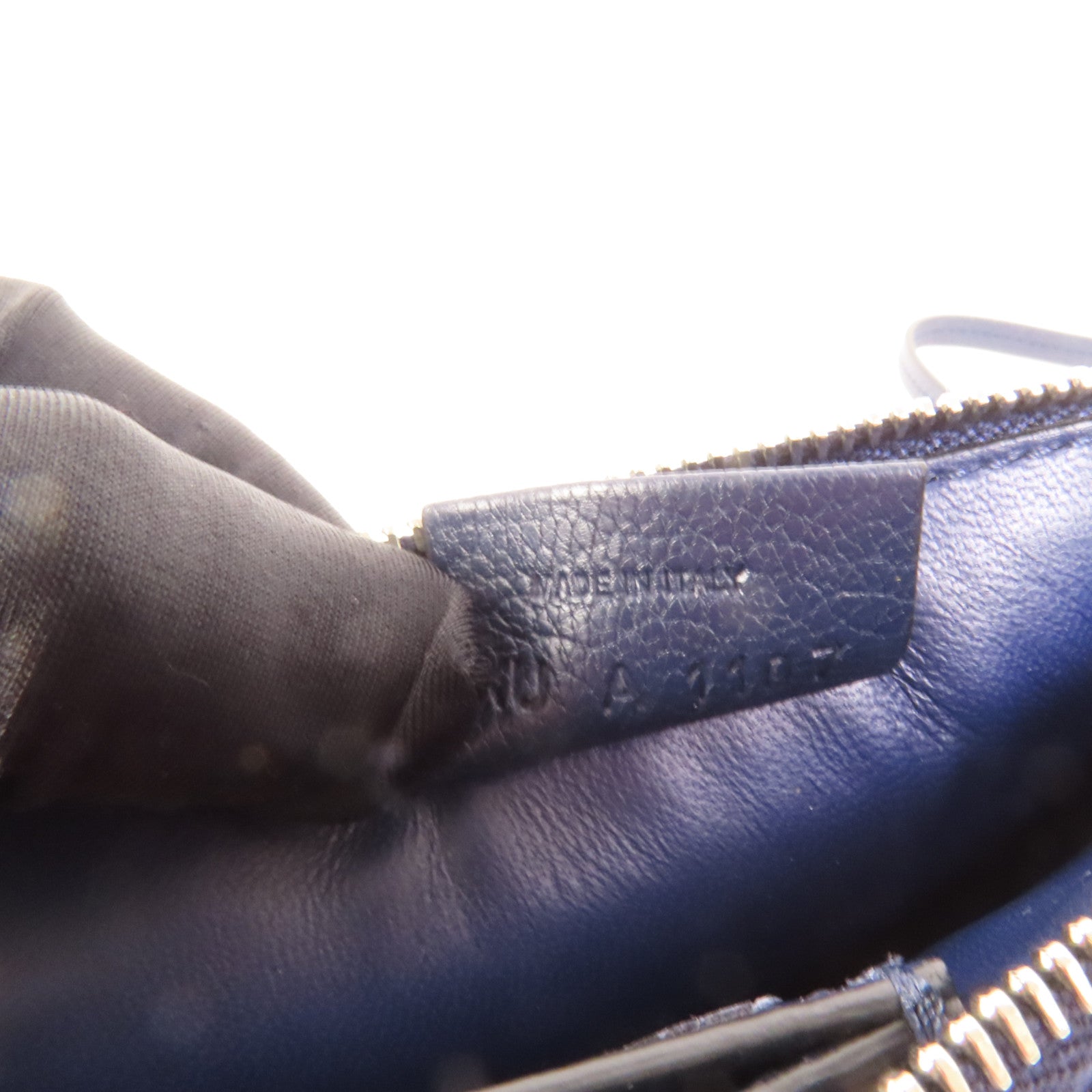 GIVENCHY 牛皮皮革Clutch Bag銀扣肩背袋