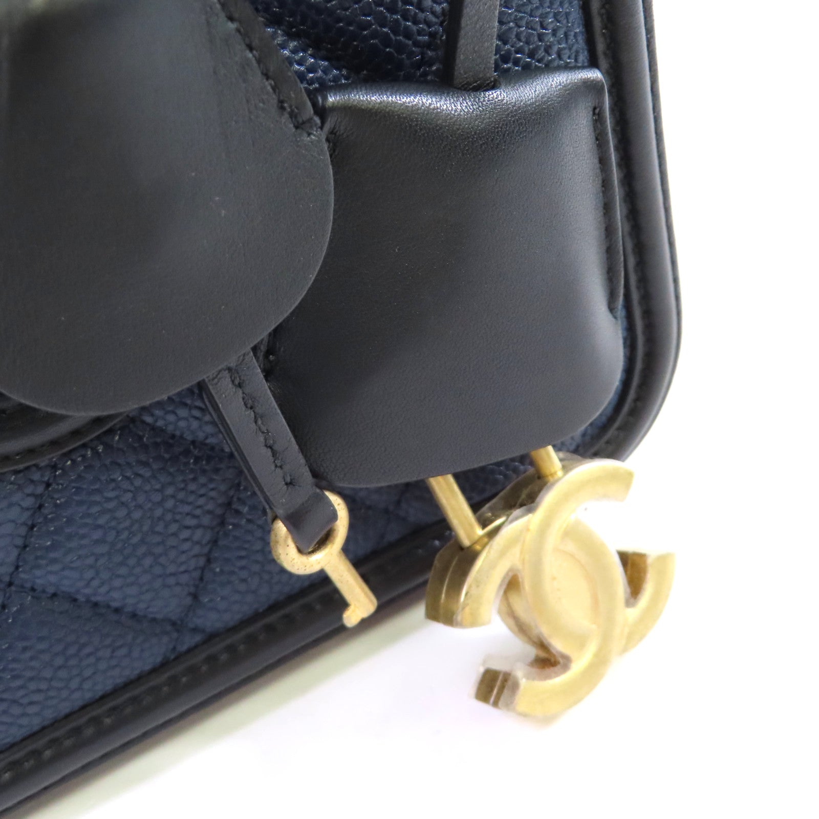 CHANEL 菱格Caviar皮革Vanity Case Chain Shoulder Bag金扣鏈帶手挽肩背兩用袋寶藍色/黑色