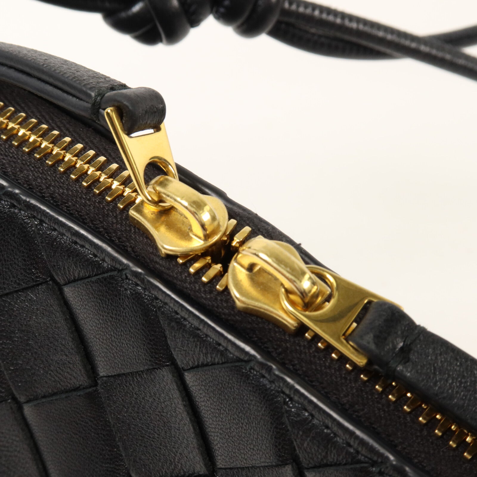 BOTTEGA VENETA 牛皮皮革Concert Pouch肩背袋