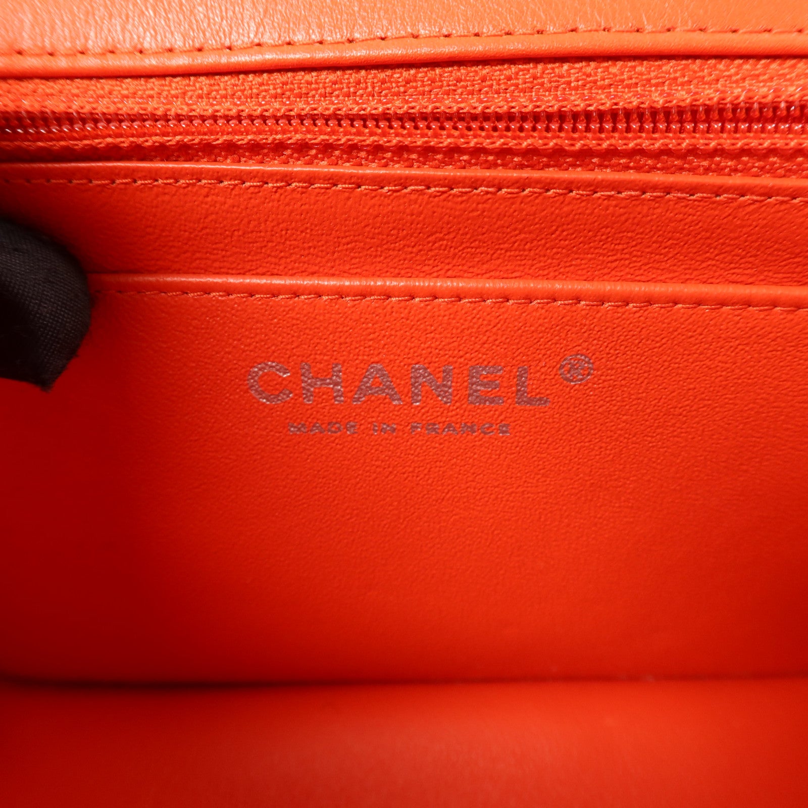 CHANEL 漆皮皮革Mini Classic 17銀扣鏈帶肩背袋