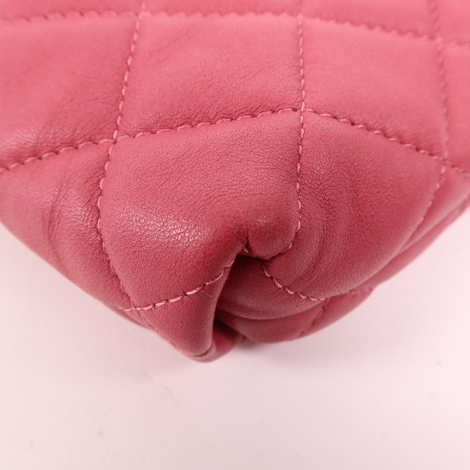 CHANEL 羊皮皮革Pouch銀扣手拿包