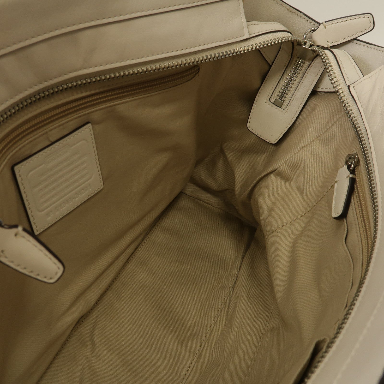 COACH 牛皮皮革Handbag銀扣手挽袋白色