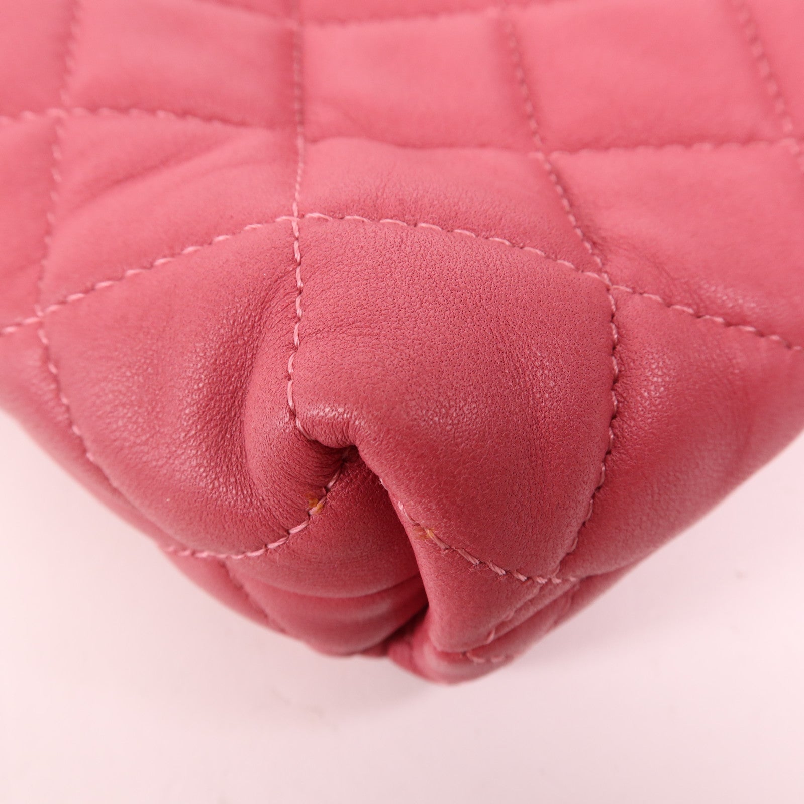 CHANEL 羊皮皮革Pouch銀扣手拿包