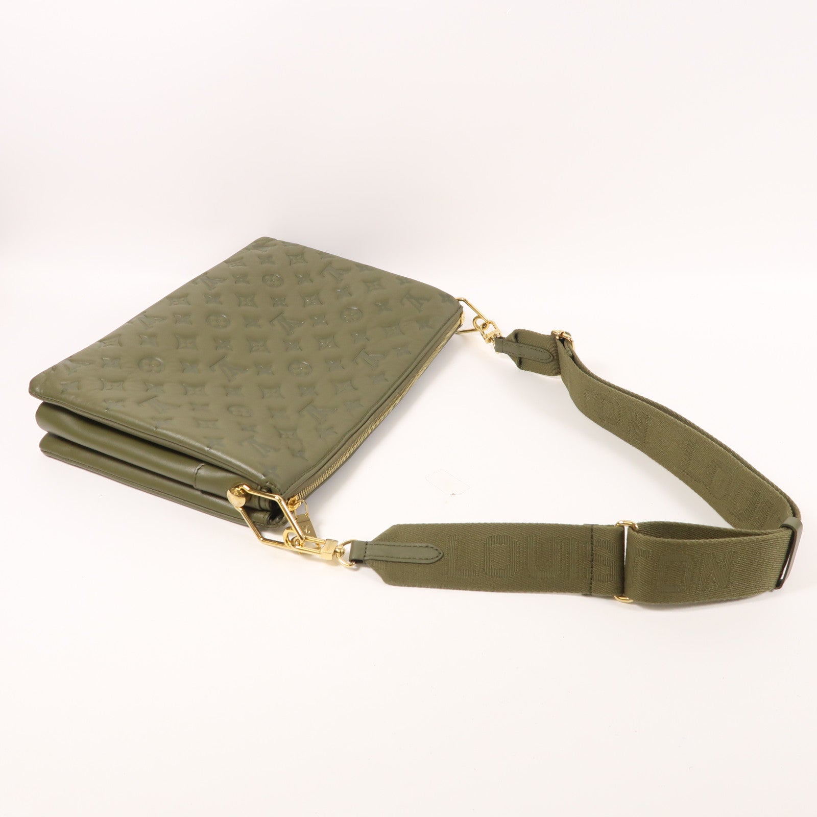 LOUIS VUITTON Monogram Embossed Coussin MM金扣肩背袋