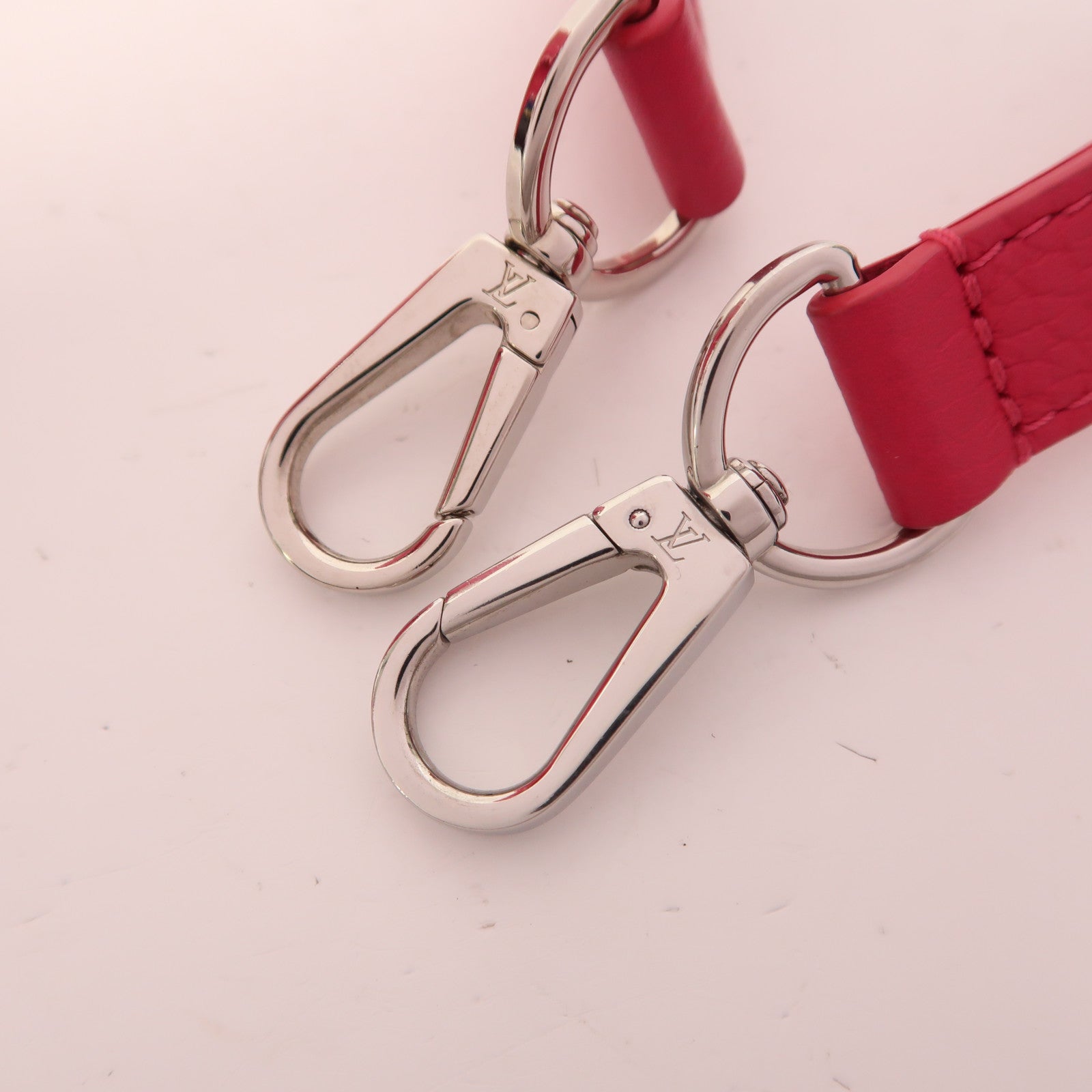 LOUIS VUITTON 【激減優惠】Taurillon Capucines BB銀扣手挽肩背兩用袋