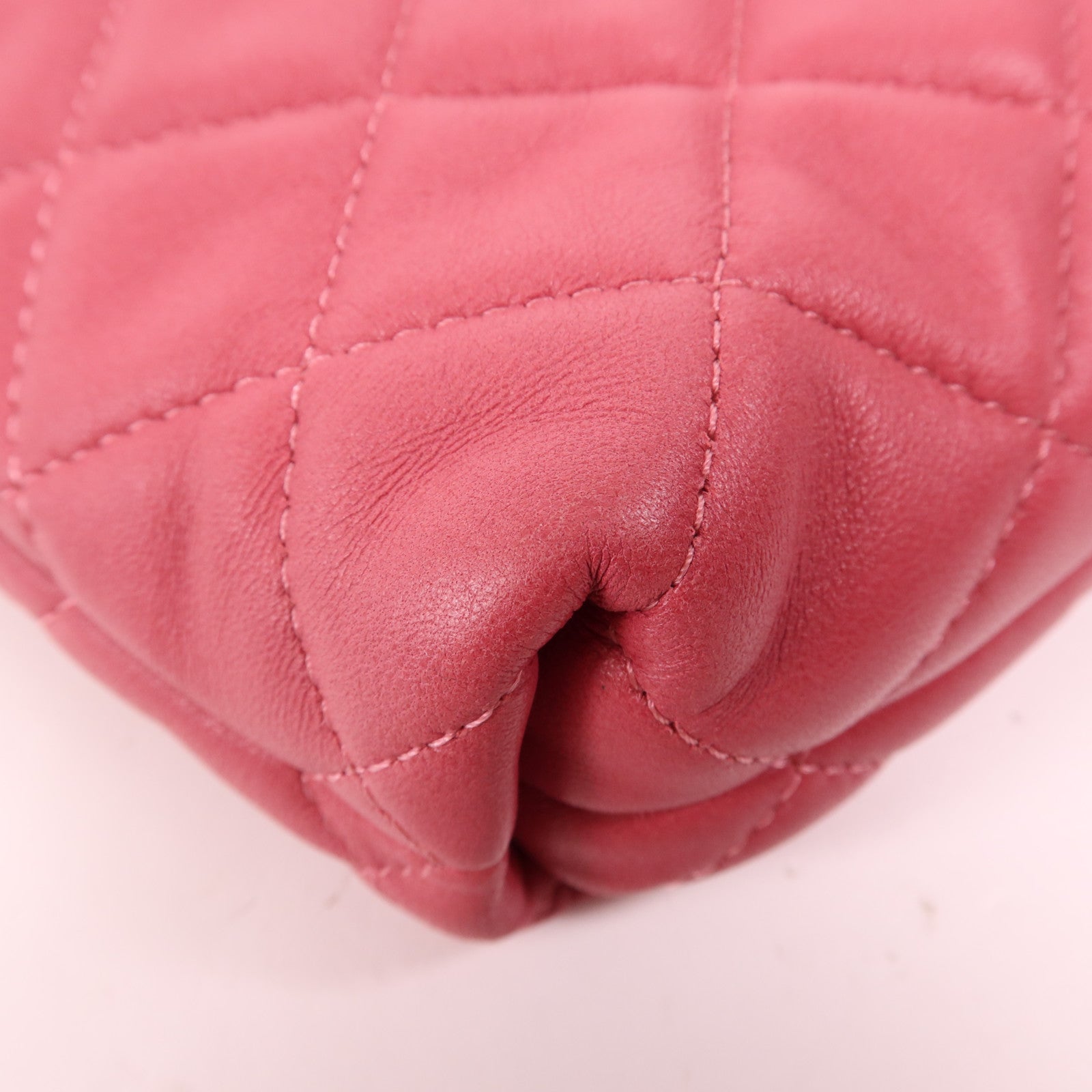 CHANEL 羊皮皮革Pouch銀扣手拿包