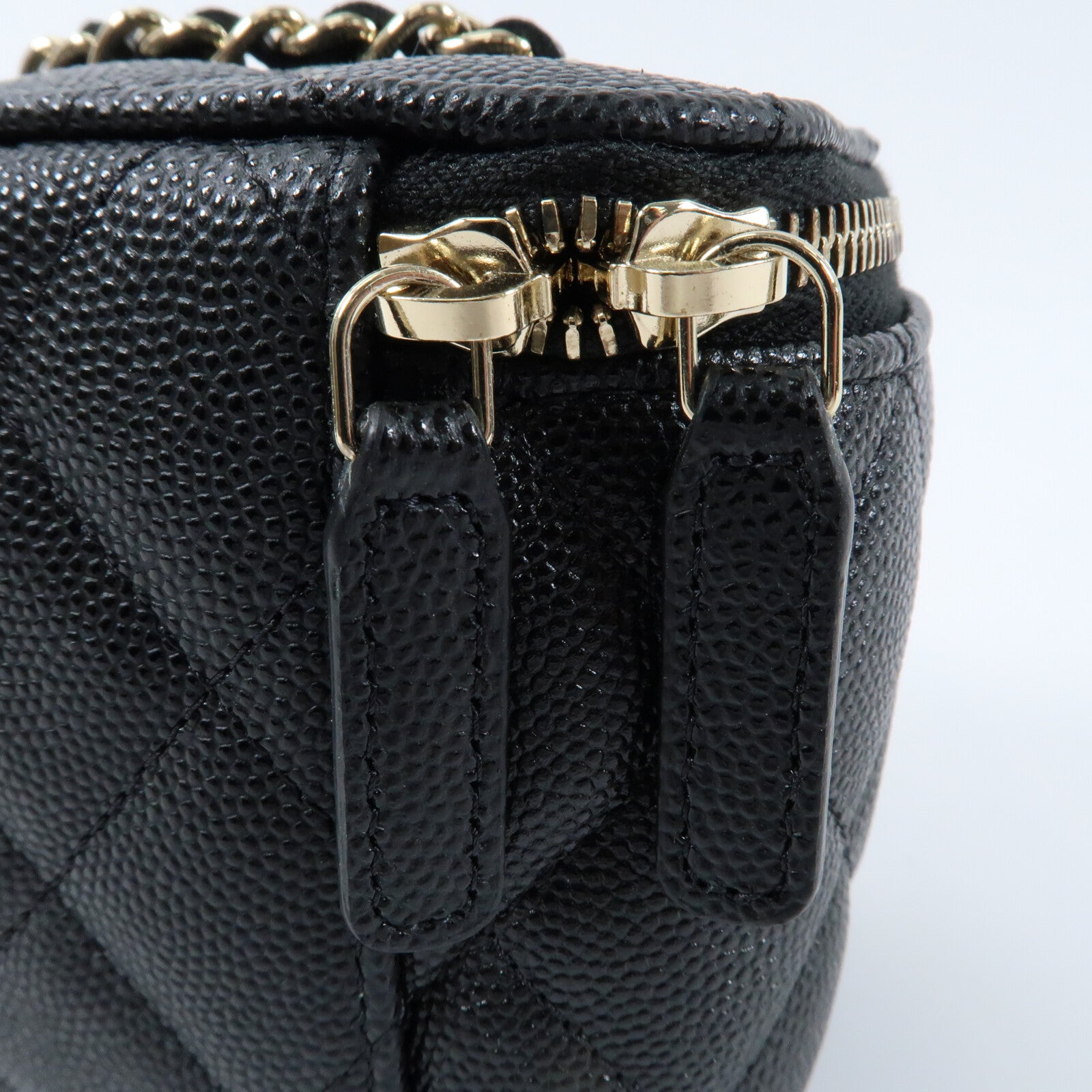CHANEL 牛皮皮革Small Vanity Case金扣鏈帶肩背袋