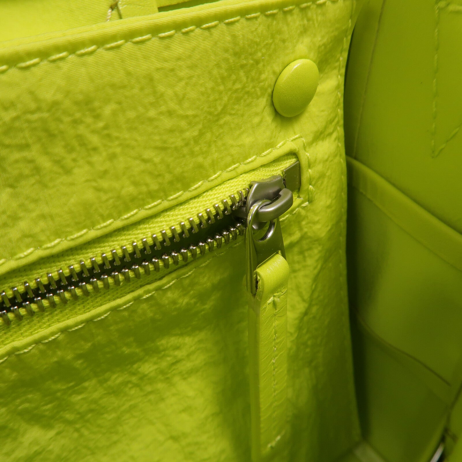 BOTTEGA VENETA 牛皮皮革Cassette Bag Medium肩背袋