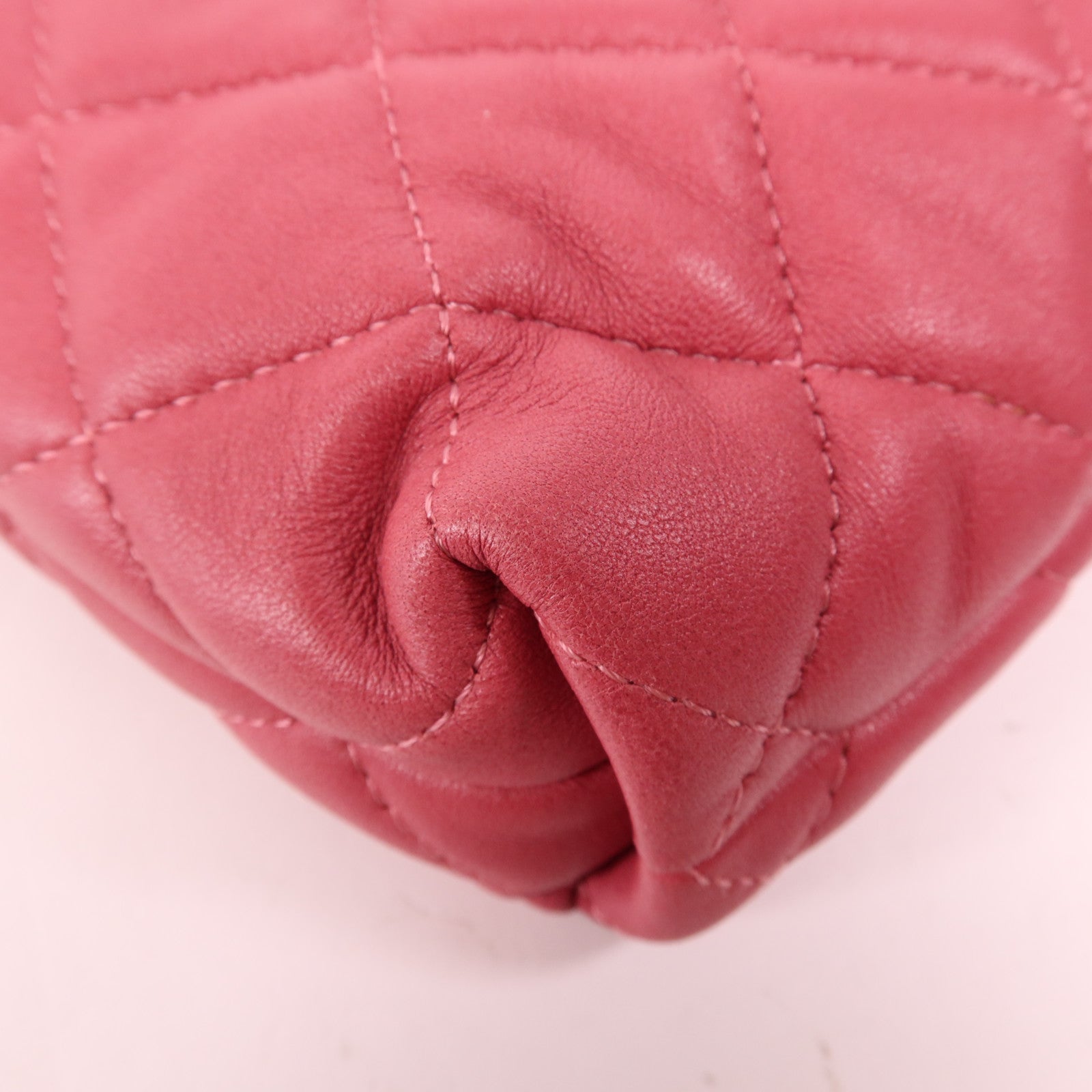 CHANEL 羊皮皮革Pouch銀扣手拿包