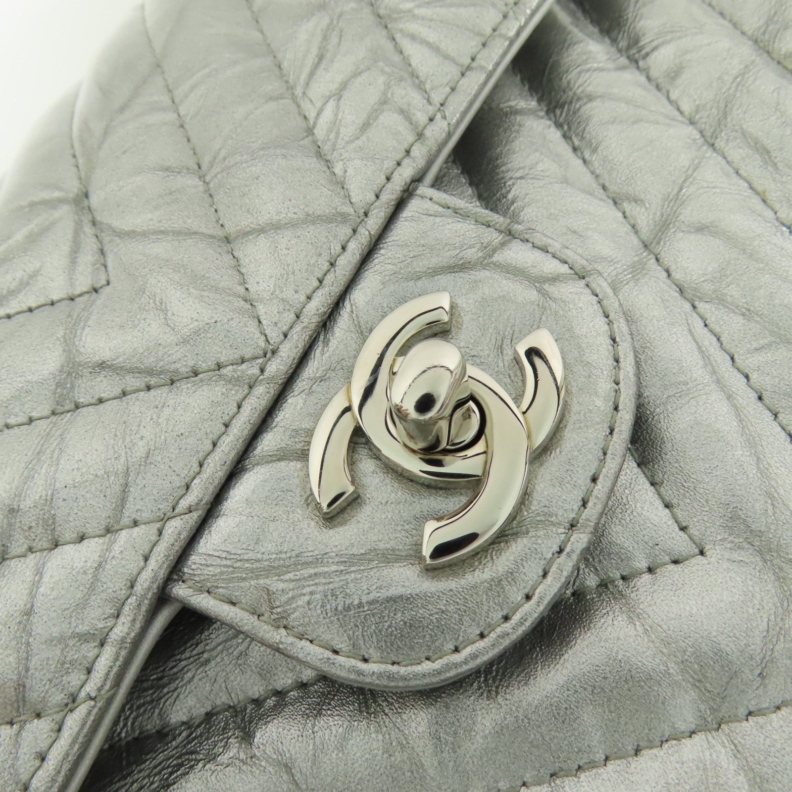 CHANEL 漆皮皮革Classic 23銀扣鏈帶肩背袋