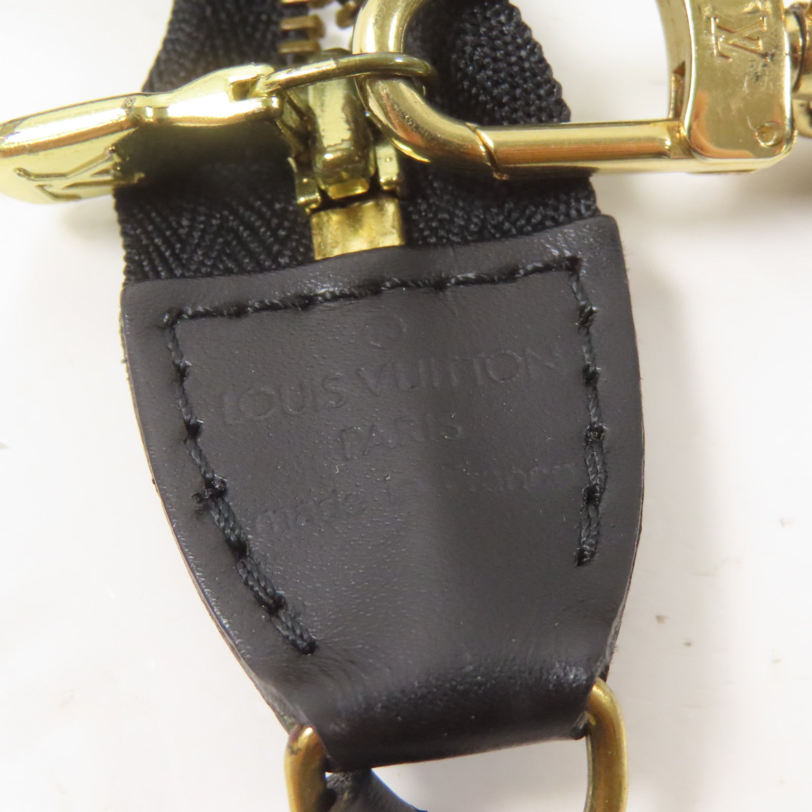 LOUIS VUITTON Epi Pochette Accessories金扣手挽袋黑色