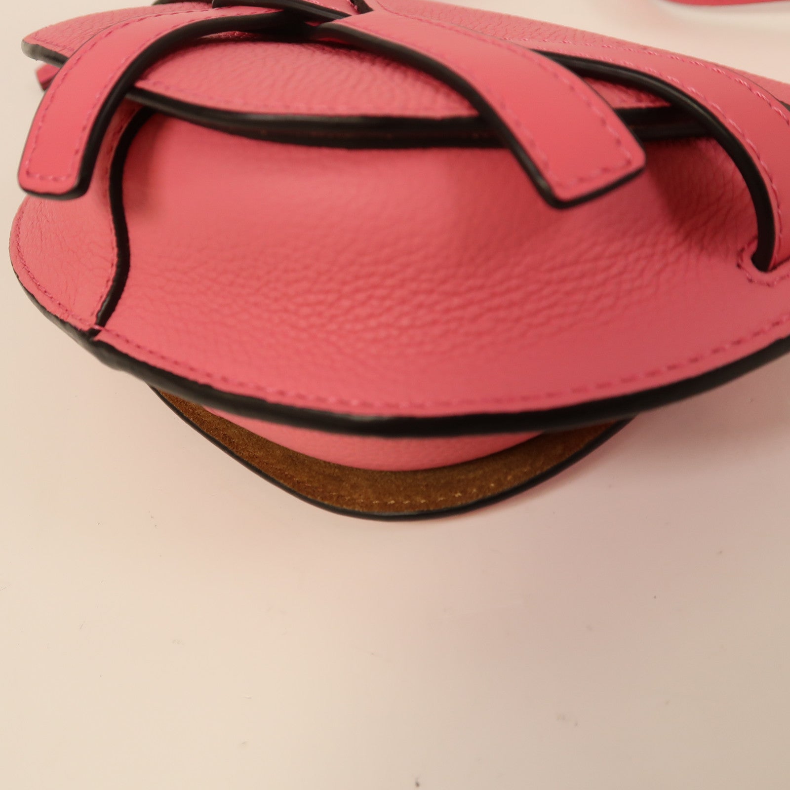 LOEWE 牛皮皮革Gate Mini Bag金扣肩背袋粉紅色