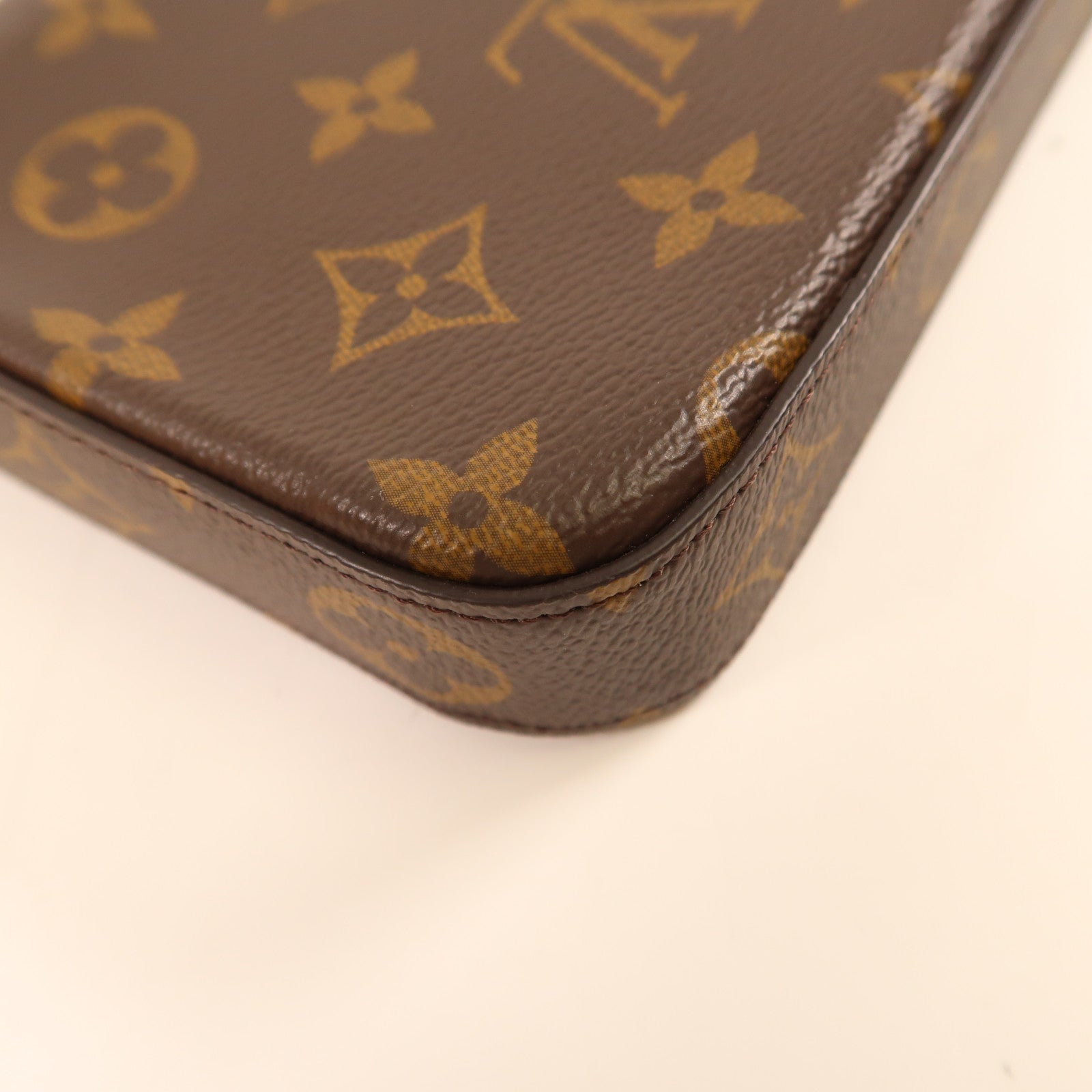 LOUIS VUITTON Monogram Pochette Felicie金扣鏈帶肩背袋