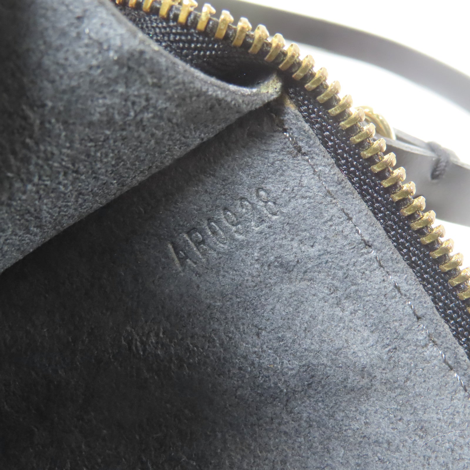LOUIS VUITTON Epi Pochette Accessories金扣手挽袋黑色