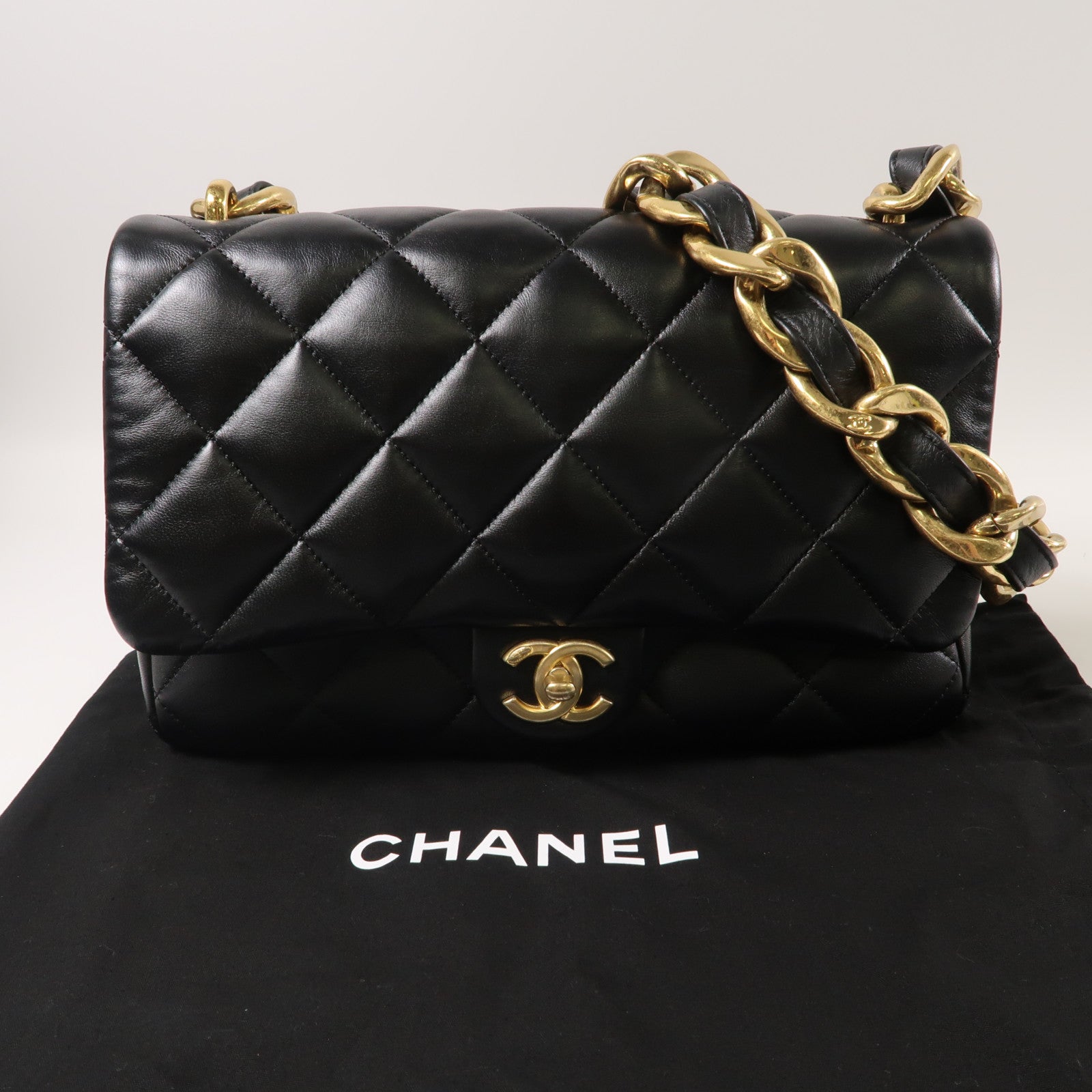 CHANEL 菱格羊皮皮革Chain Shoulder金扣鏈帶肩背袋黑色