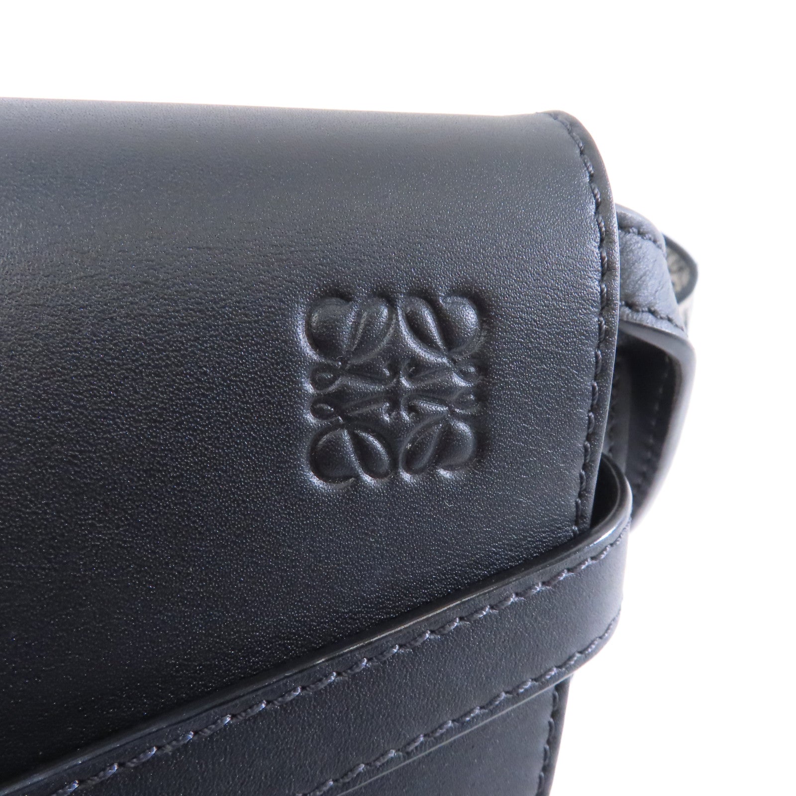 LOEWE 牛皮皮革Mini Gate金扣肩背袋黑色