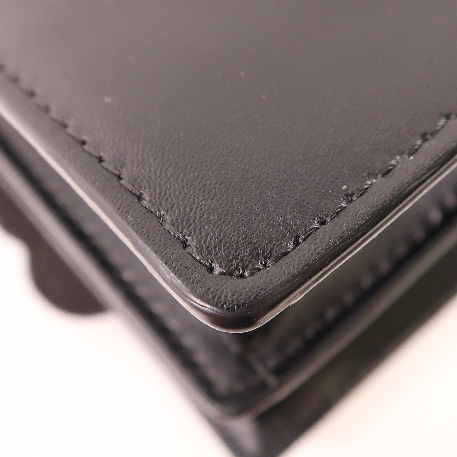 FENDI 牛皮皮革Shoulder Bag金扣肩背袋