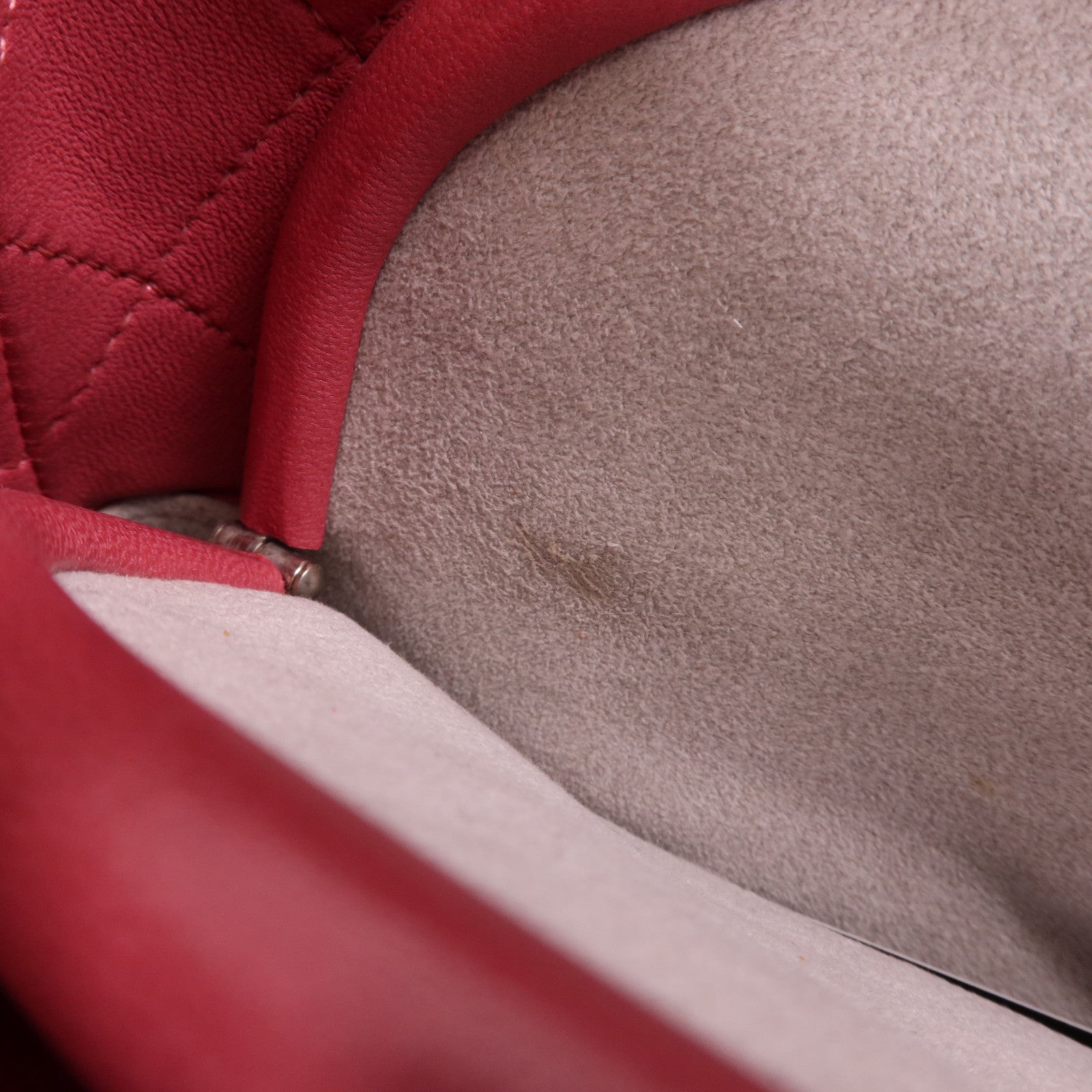 CHANEL 羊皮皮革Pouch銀扣手拿包