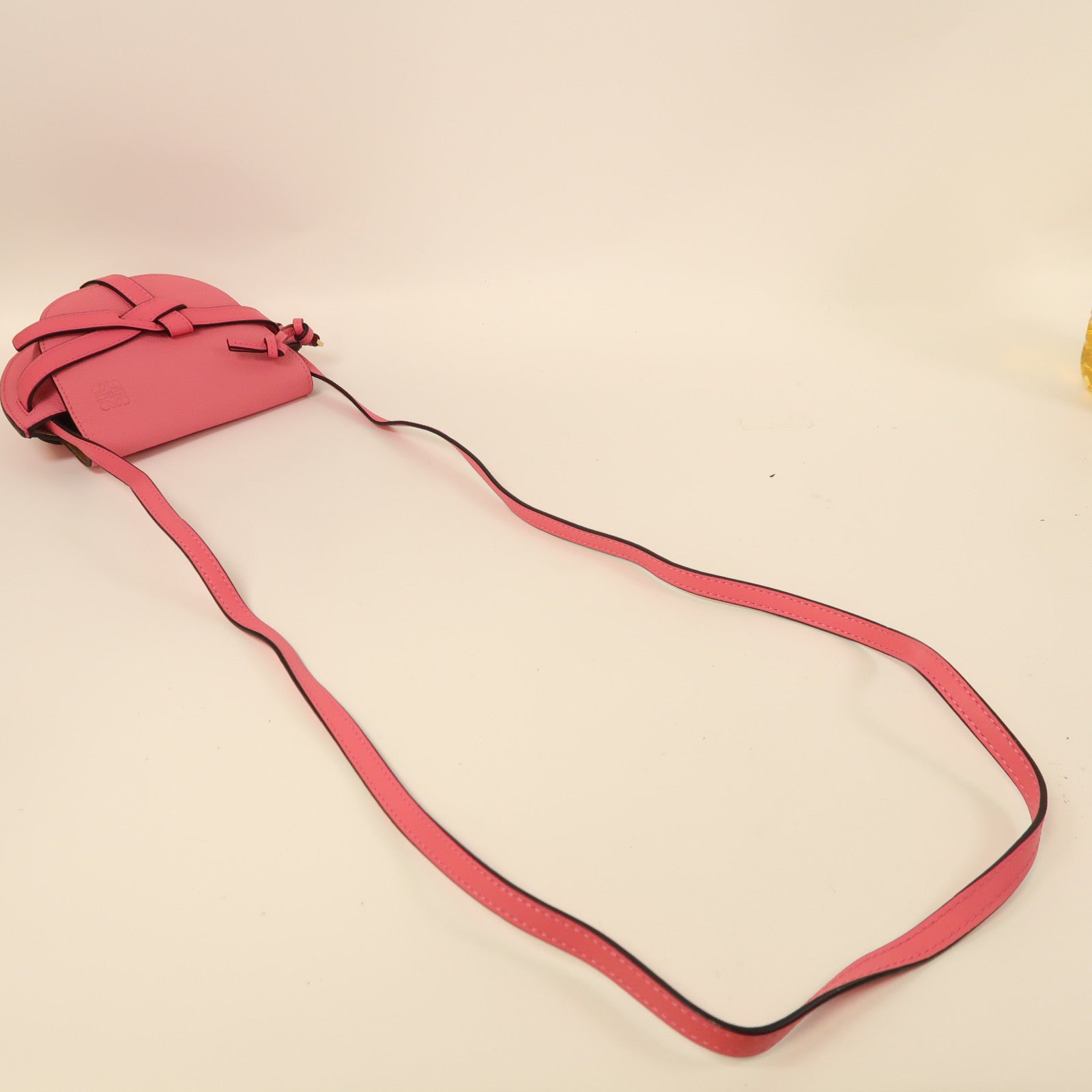 LOEWE 牛皮皮革Gate Mini Bag金扣肩背袋粉紅色
