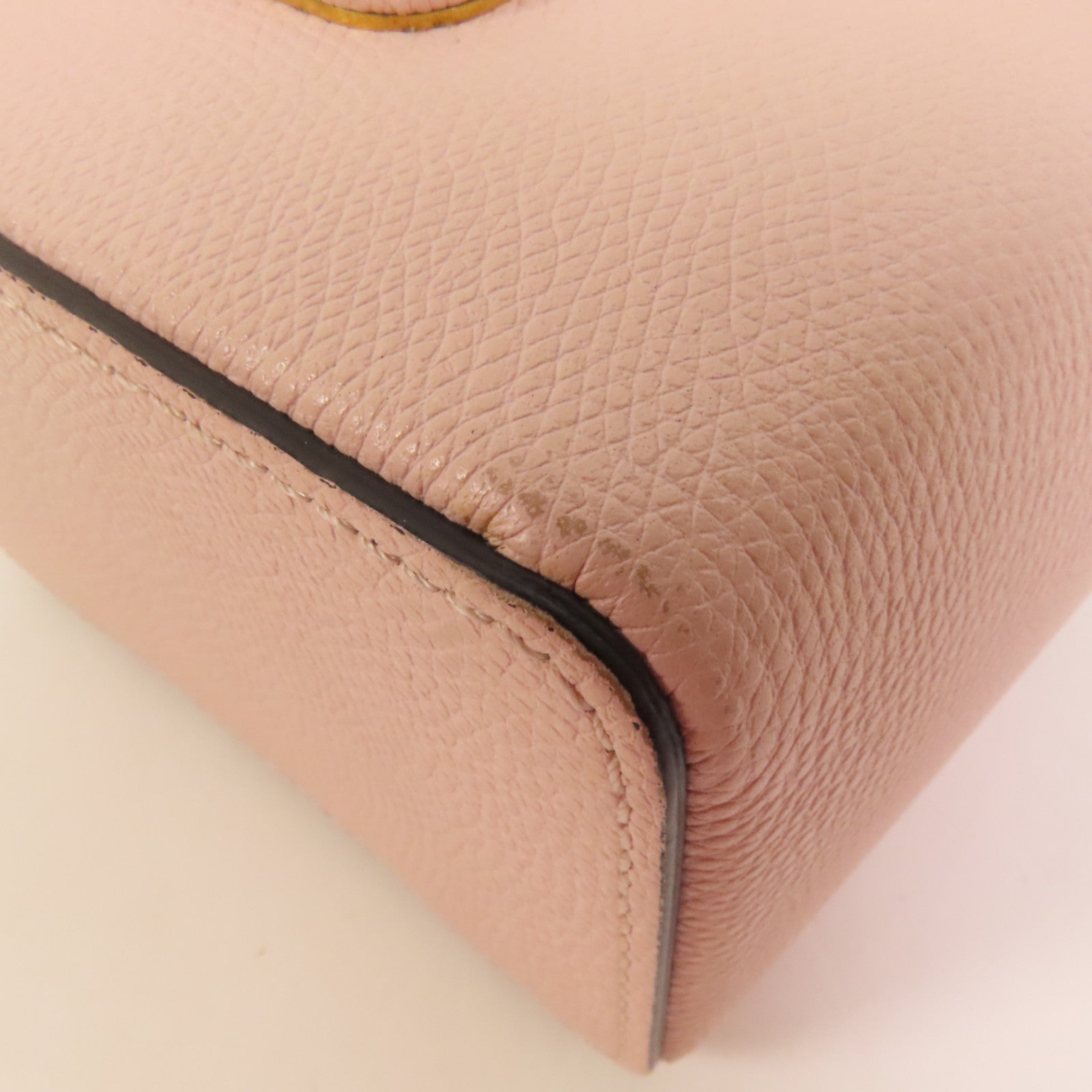 Valentino 牛皮皮革Garavani Vanity Case金扣手挽肩背兩用袋