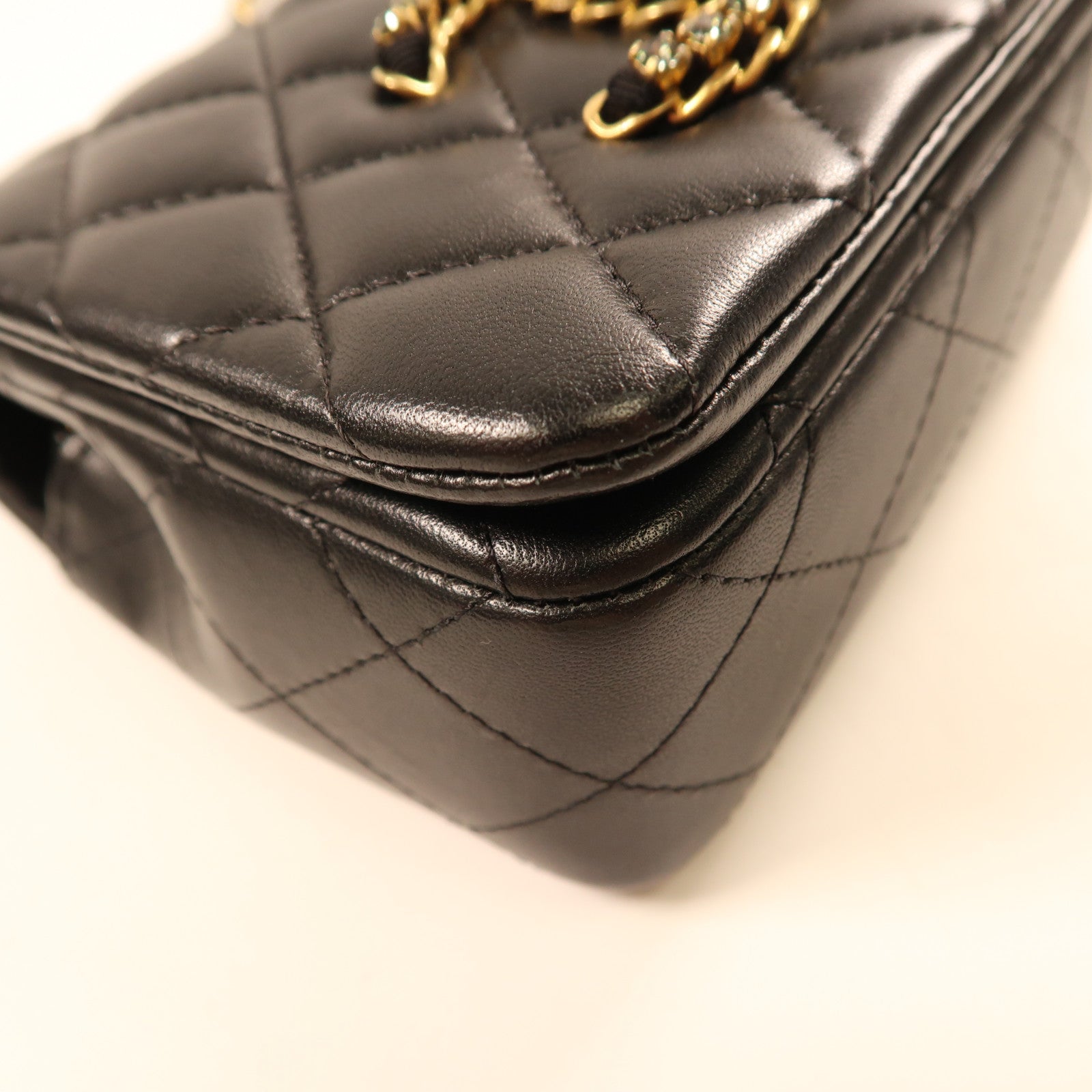 CHANEL 羊皮皮革Chain Shoulder金扣鏈帶肩背袋黑色