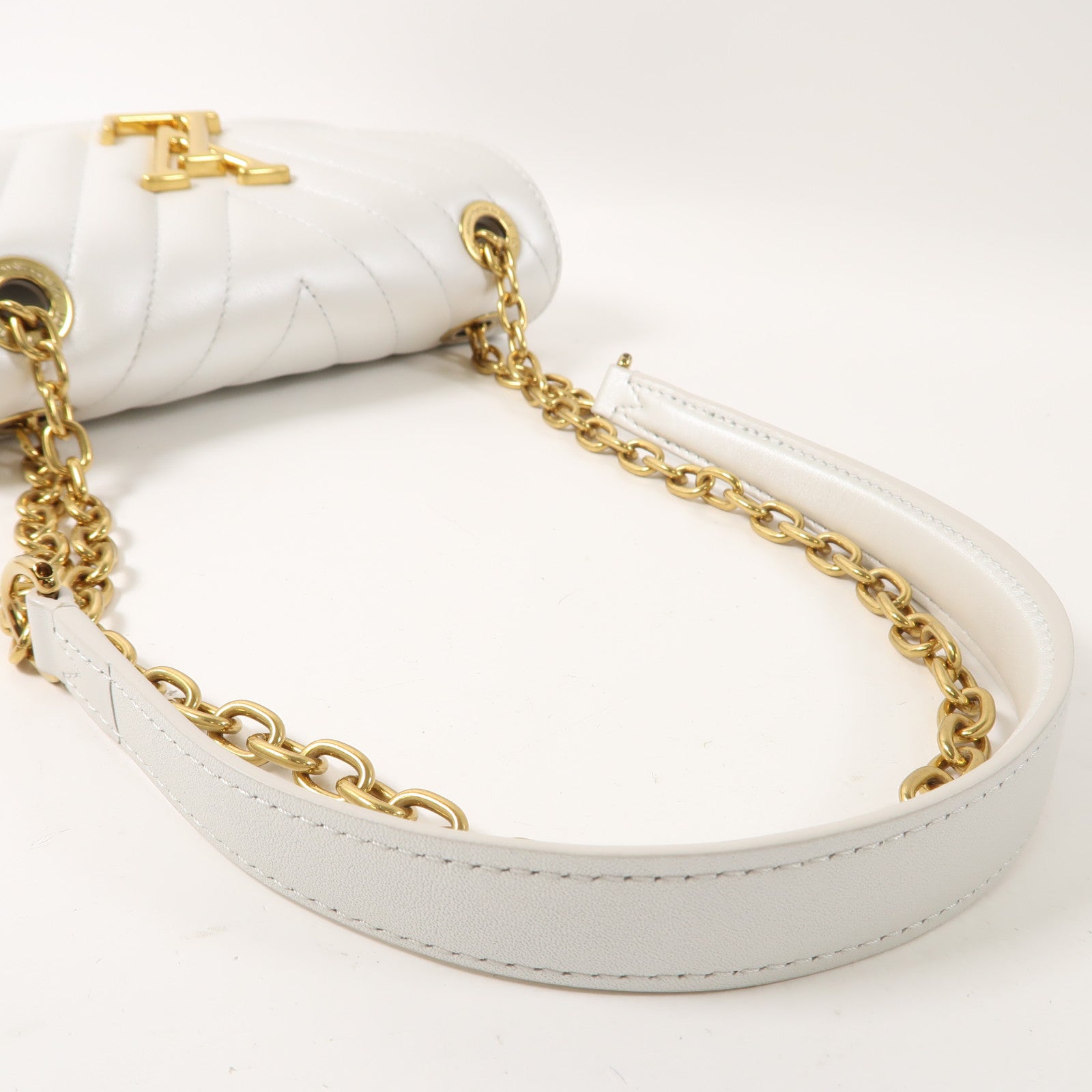 LOUIS VUITTON 牛皮皮革New Wave金扣鏈帶肩背袋銀色