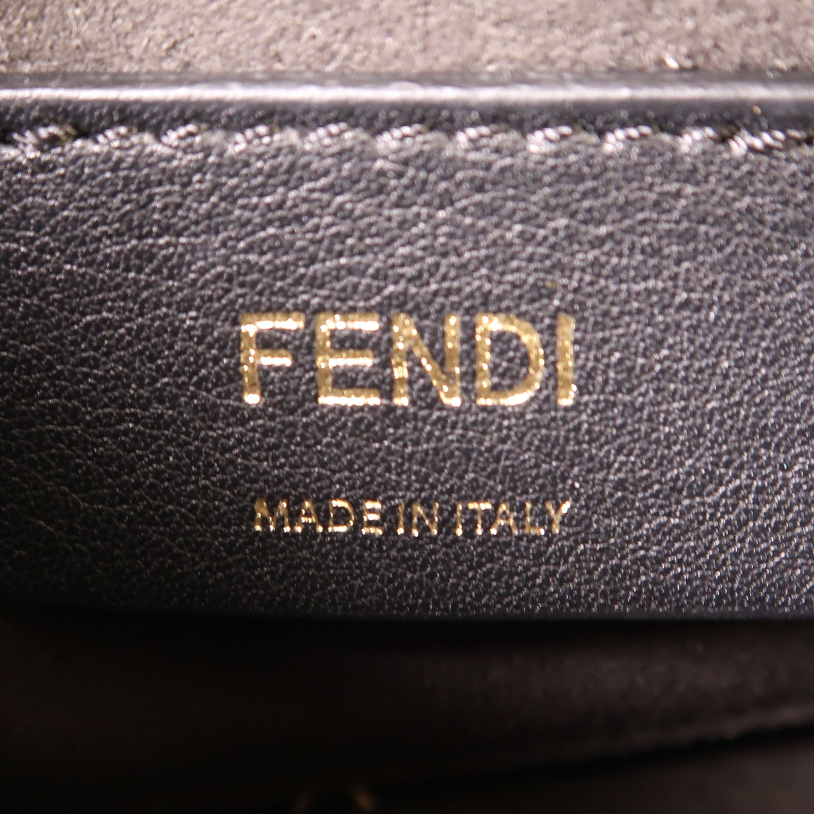 FENDI 牛皮皮革Shoulder Bag金扣肩背袋
