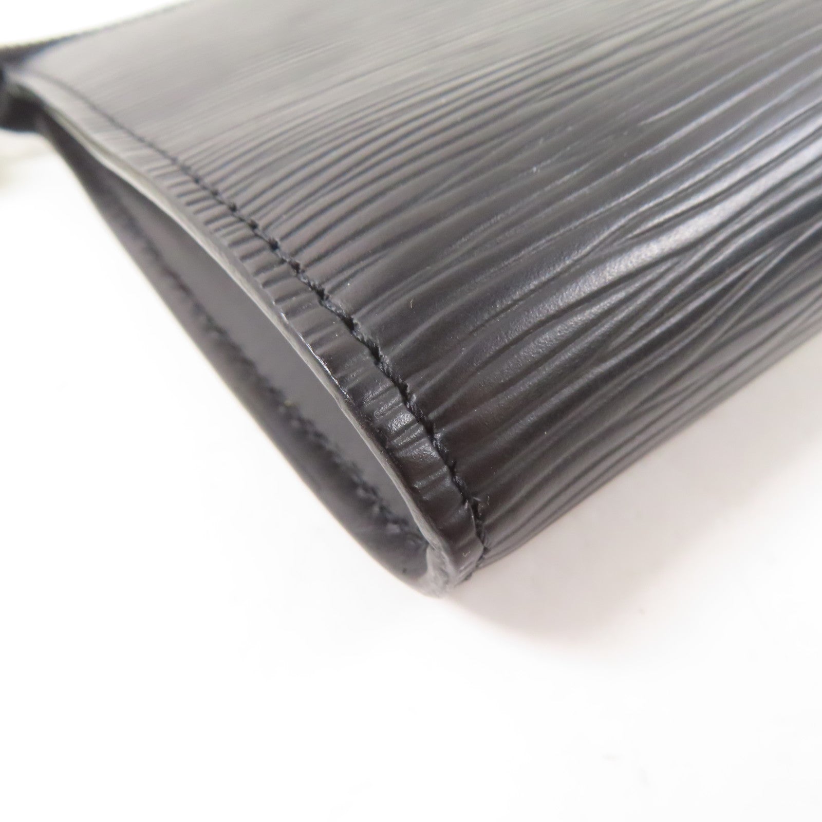 LOUIS VUITTON Epi Pochette Accessories金扣手挽袋黑色