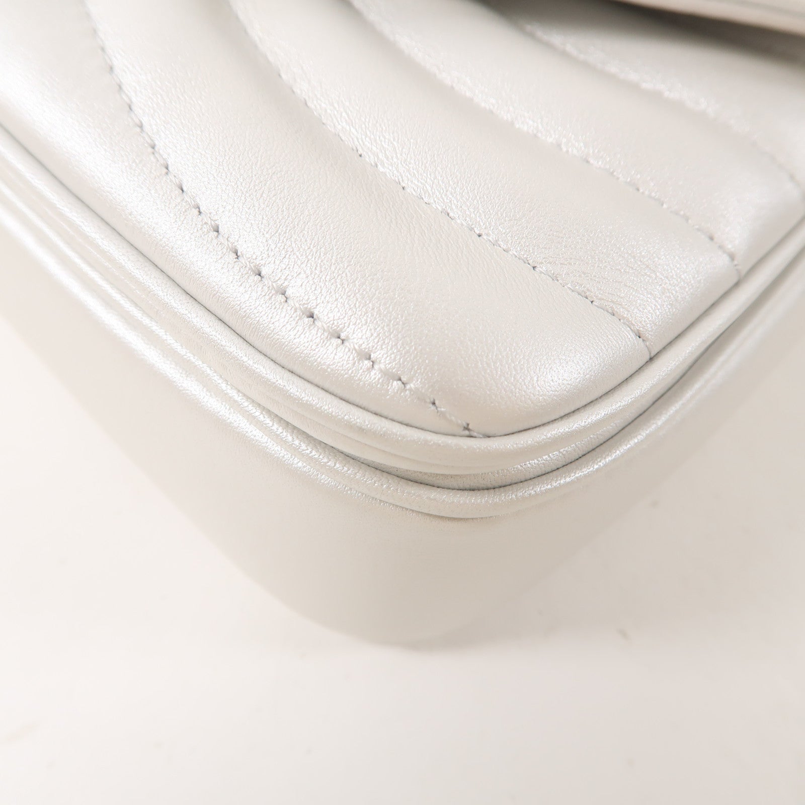 LOUIS VUITTON 牛皮皮革New Wave金扣鏈帶肩背袋銀色