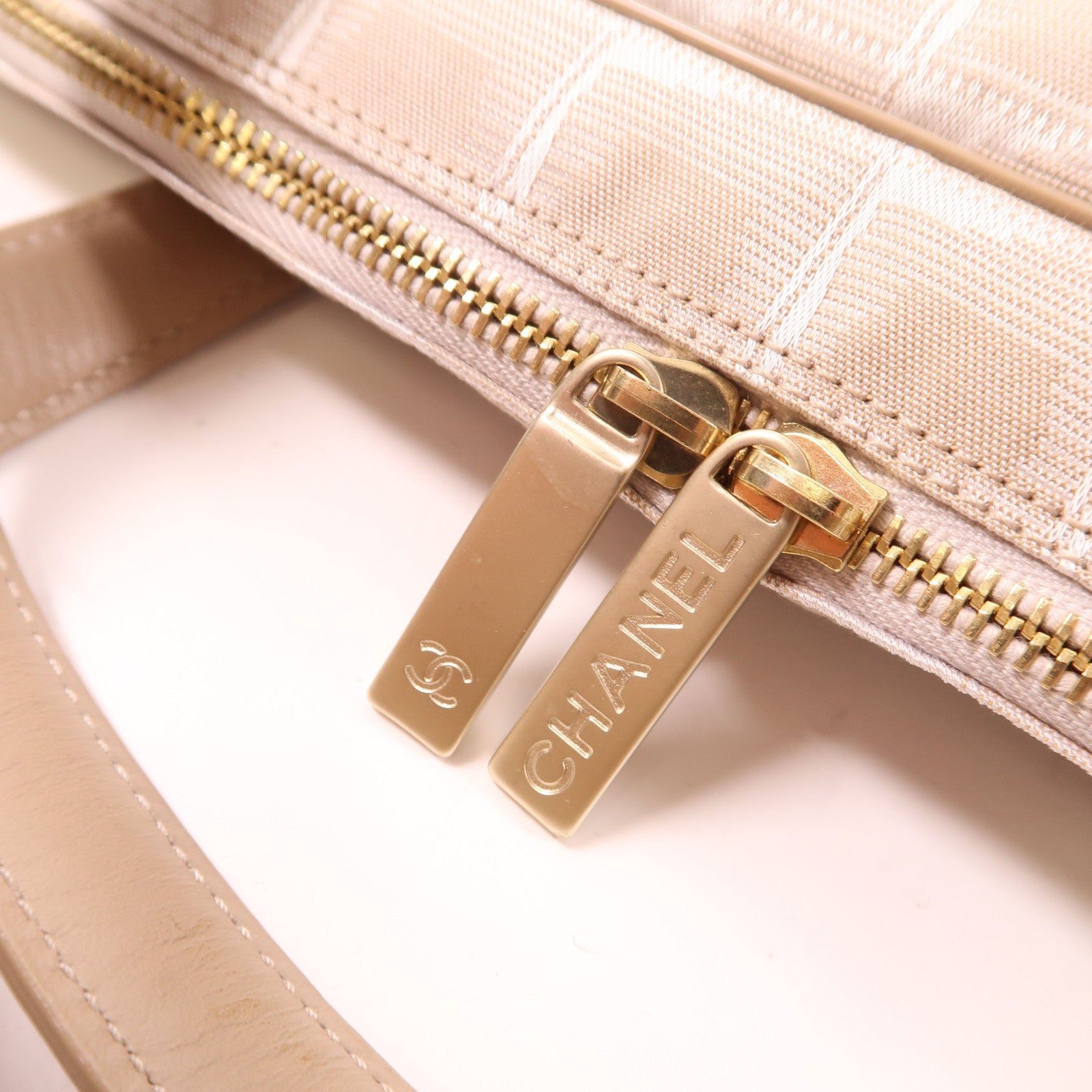 CHANEL 【激減優惠】尼龍Travel/Laptop Bag金扣筆記型電腦包