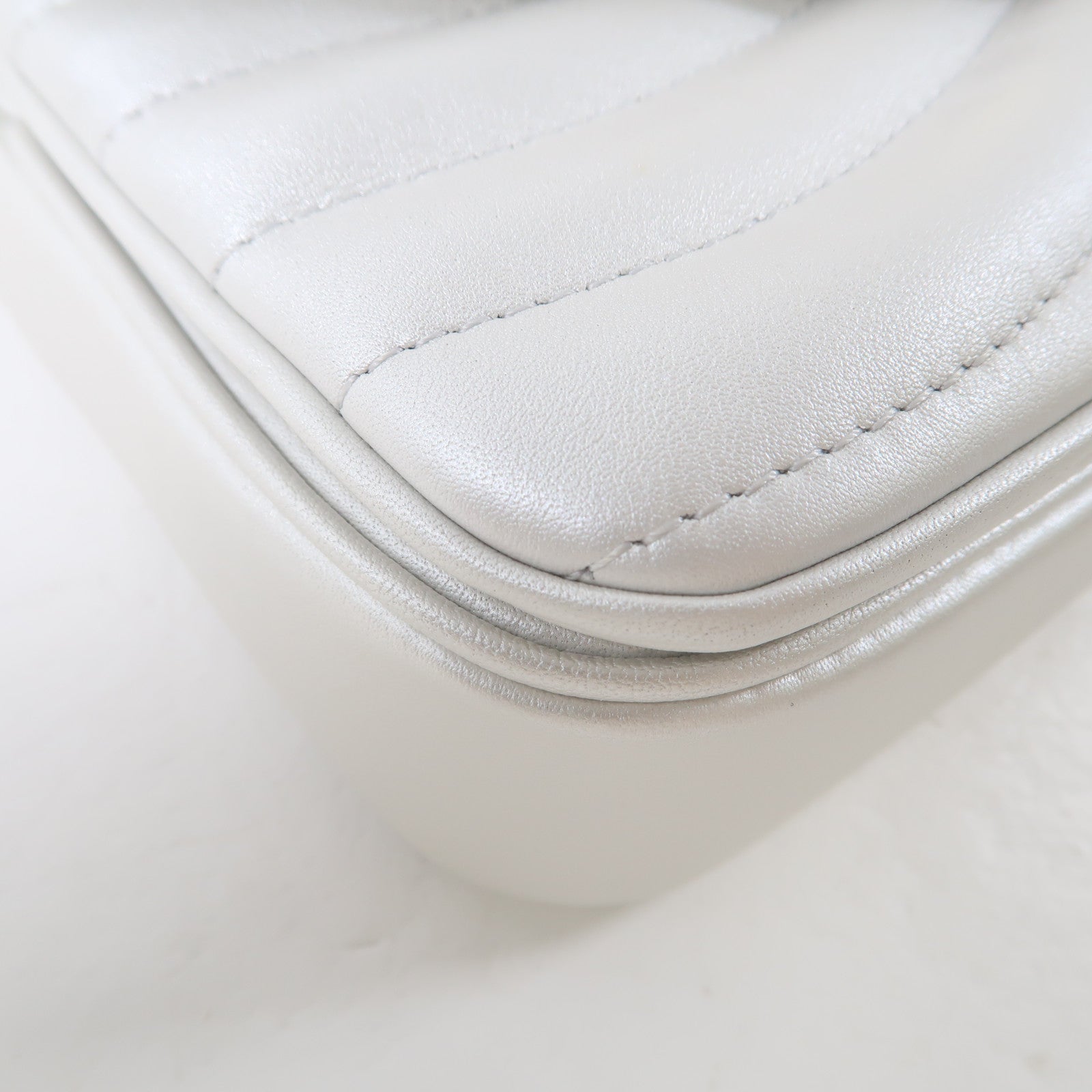 LOUIS VUITTON 牛皮皮革New Wave金扣鏈帶肩背袋銀色