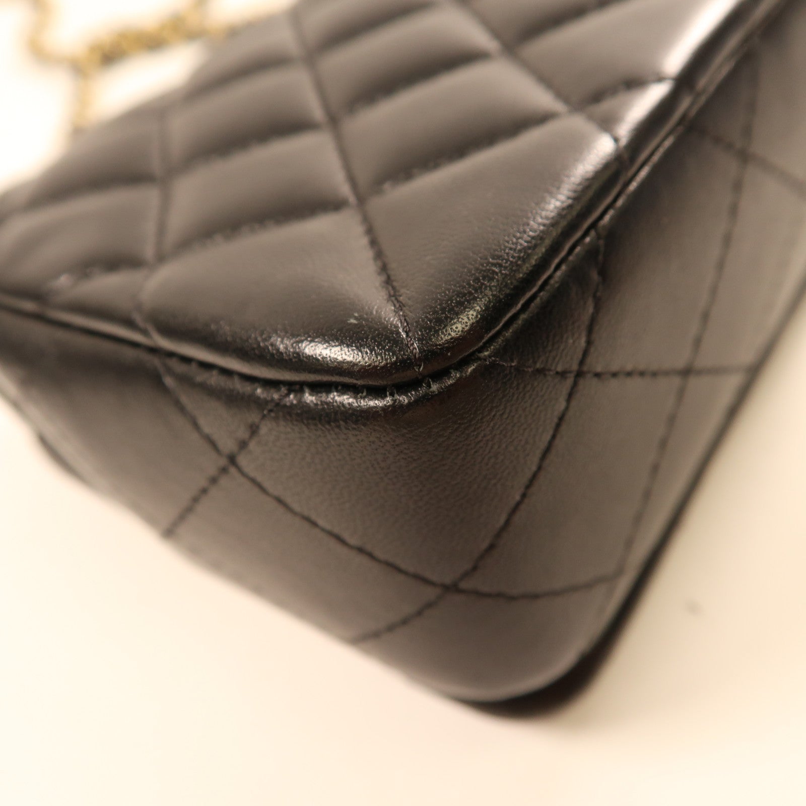 CHANEL 羊皮皮革Chain Shoulder金扣鏈帶肩背袋黑色