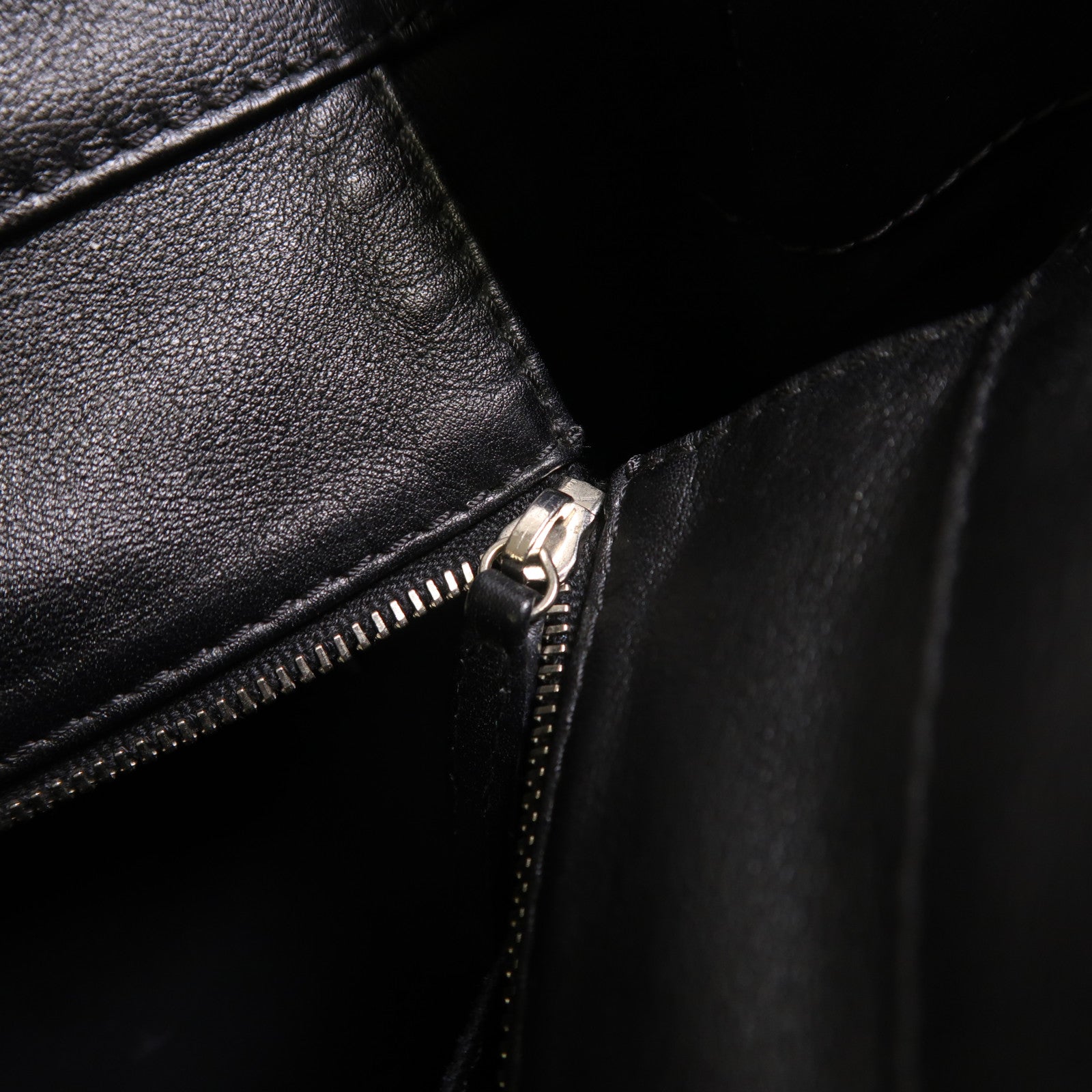 CHANEL 【激減優惠】牛皮皮革Chain Shoulder銀扣鏈帶肩背袋