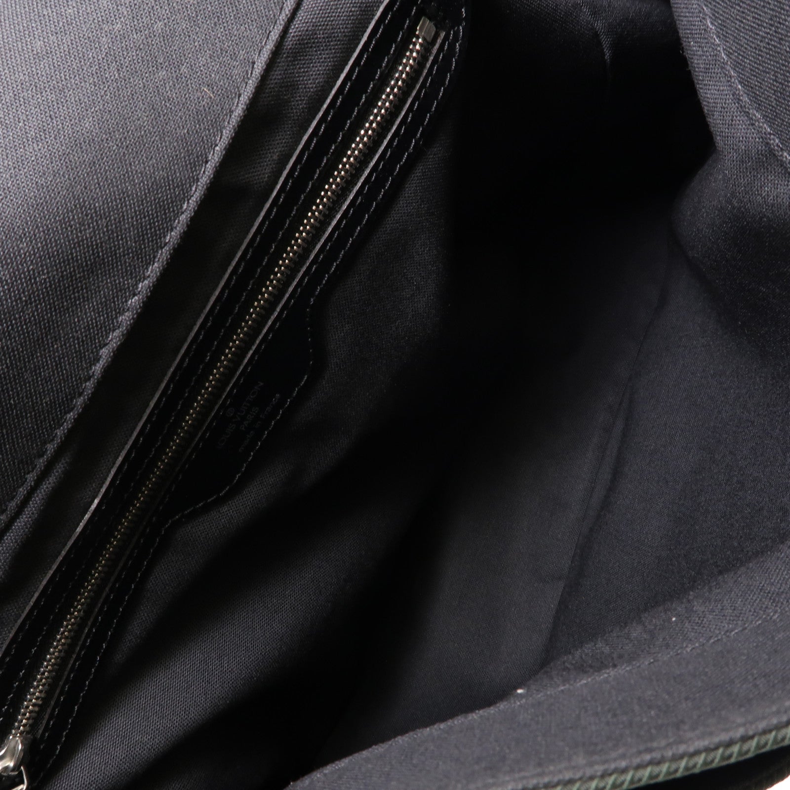 LOUIS VUITTON Taiga Taiga Victor銀扣肩背袋黑色/深綠色