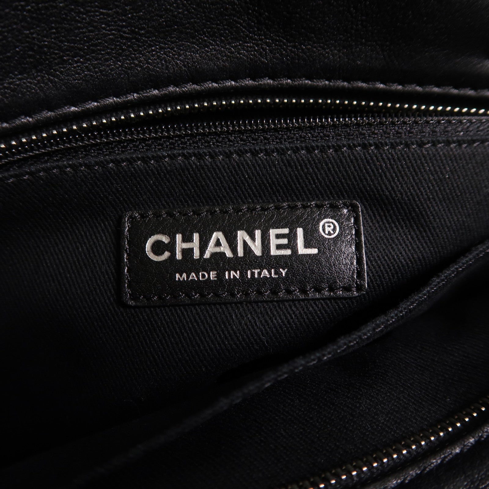 CHANEL 【激減優惠】牛皮皮革Chain Shoulder銀扣鏈帶肩背袋