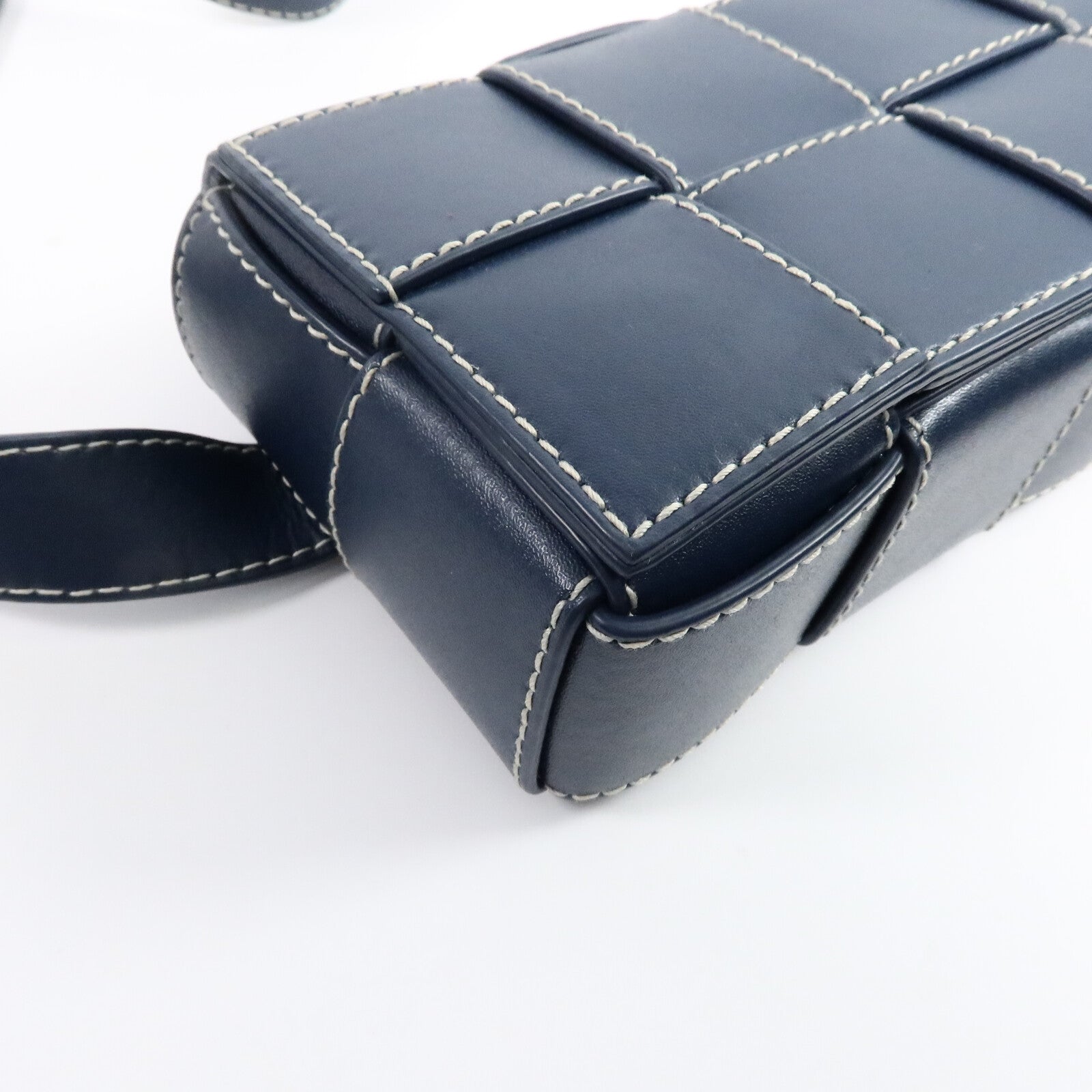 BOTTEGA VENETA 牛皮皮革Cassette Small肩背袋