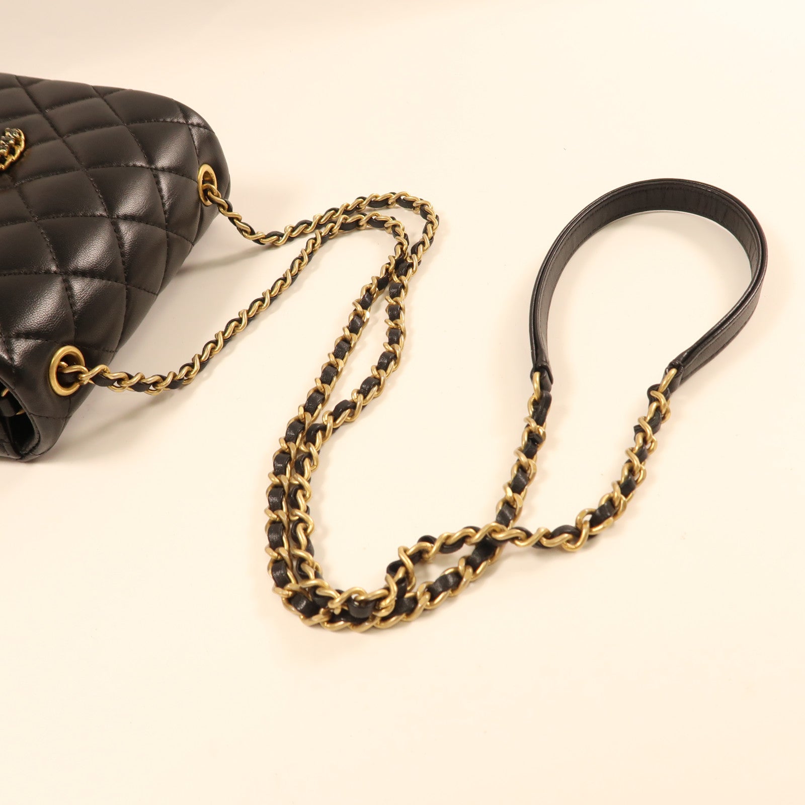 CHANEL 羊皮皮革Chain Shoulder金扣鏈帶肩背袋黑色