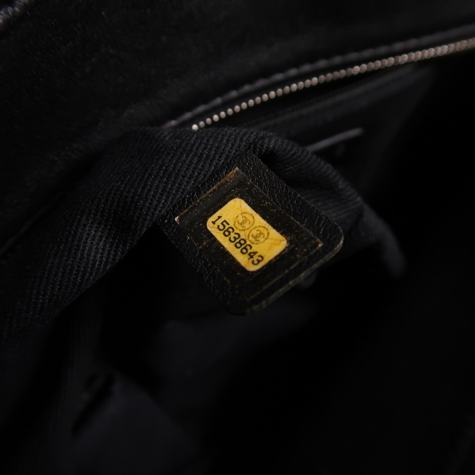 CHANEL 【激減優惠】牛皮皮革Chain Shoulder銀扣鏈帶肩背袋