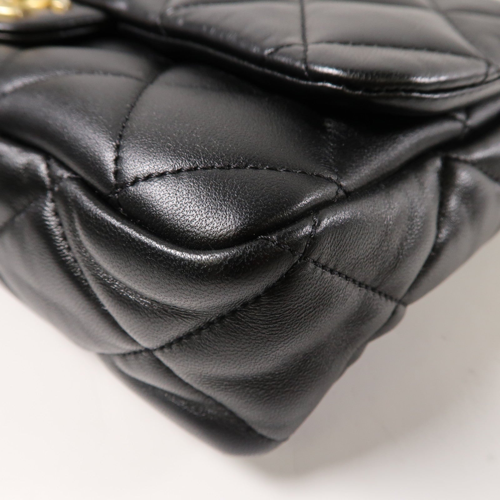 CHANEL 菱格羊皮皮革Chain Shoulder金扣鏈帶肩背袋黑色