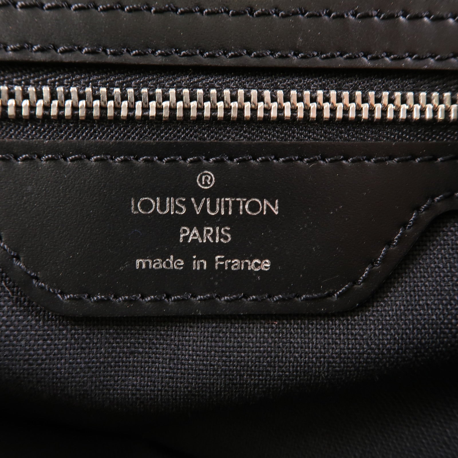 LOUIS VUITTON Taiga Taiga Victor銀扣肩背袋黑色/深綠色