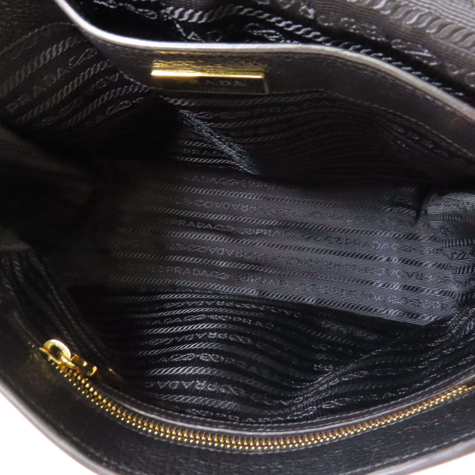 PRADA 牛皮皮革Shoulder Bag金扣肩背袋