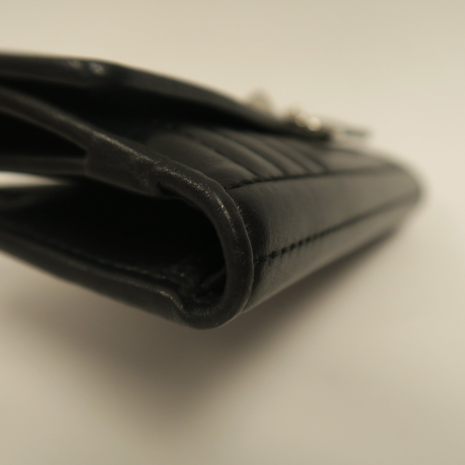 FENDI 【激減優惠】牛皮皮革Wallet銀扣長錢包黑色